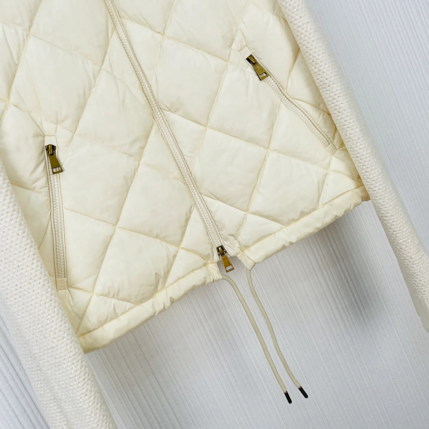 Куртки И Пуховики Женские Moncler 19111919
