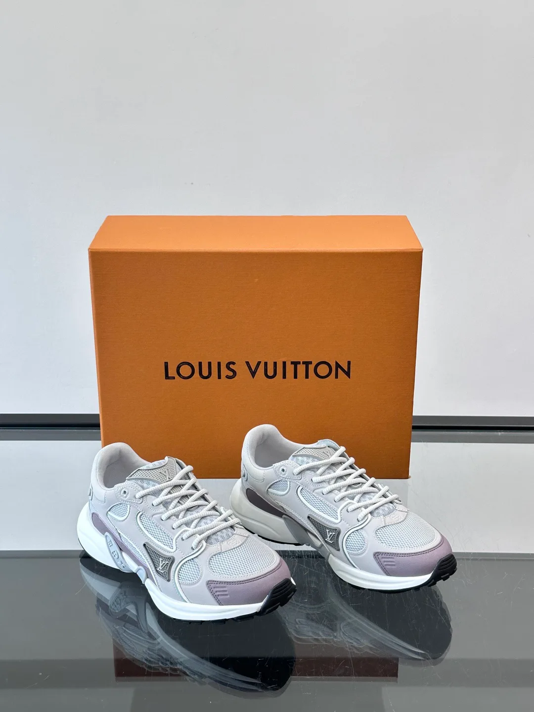 Кроссовки Женские Louis Vuitton 11688772