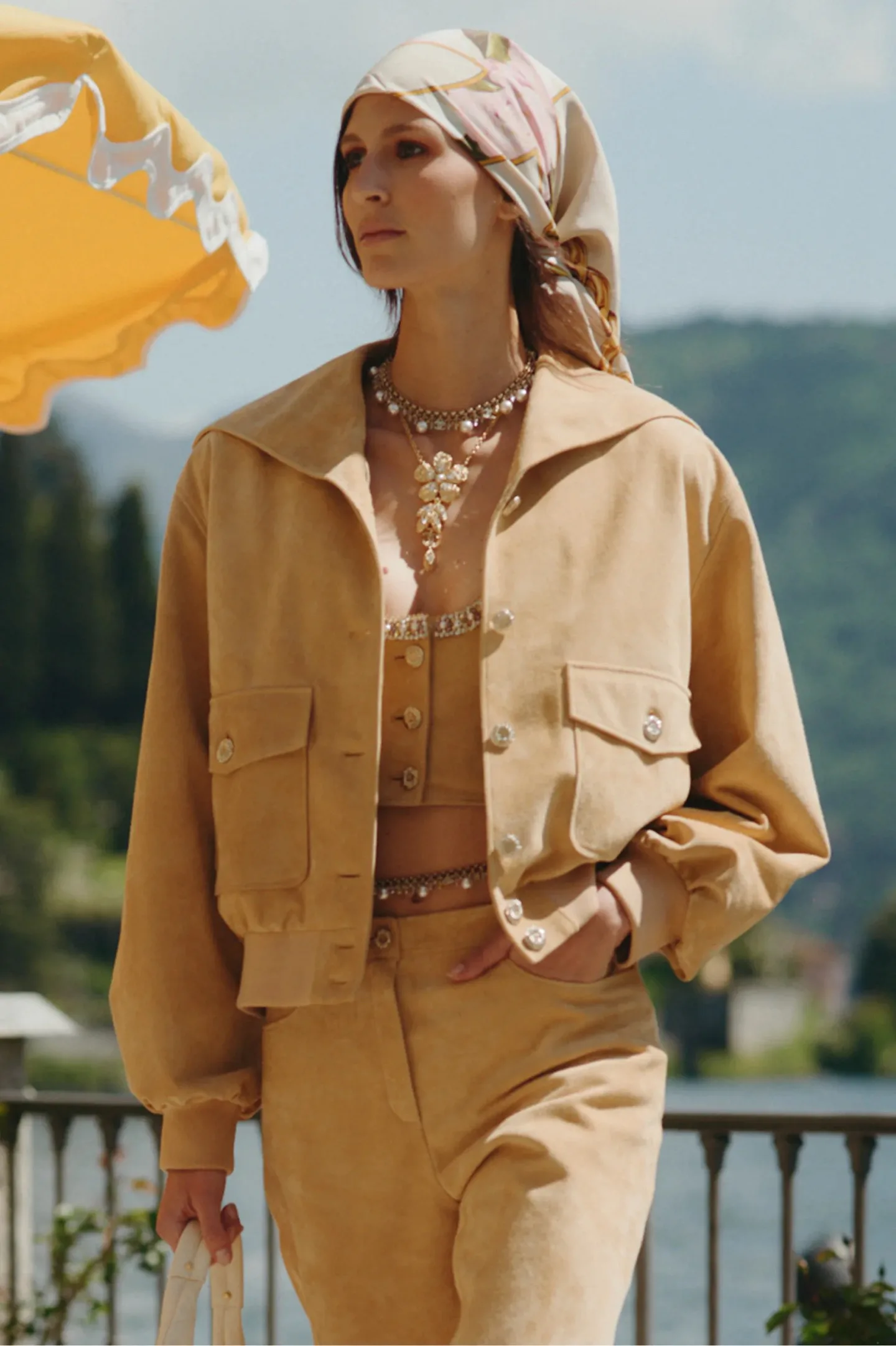 Кожаные Куртки И Дублёнки Женские Chanel 18131550