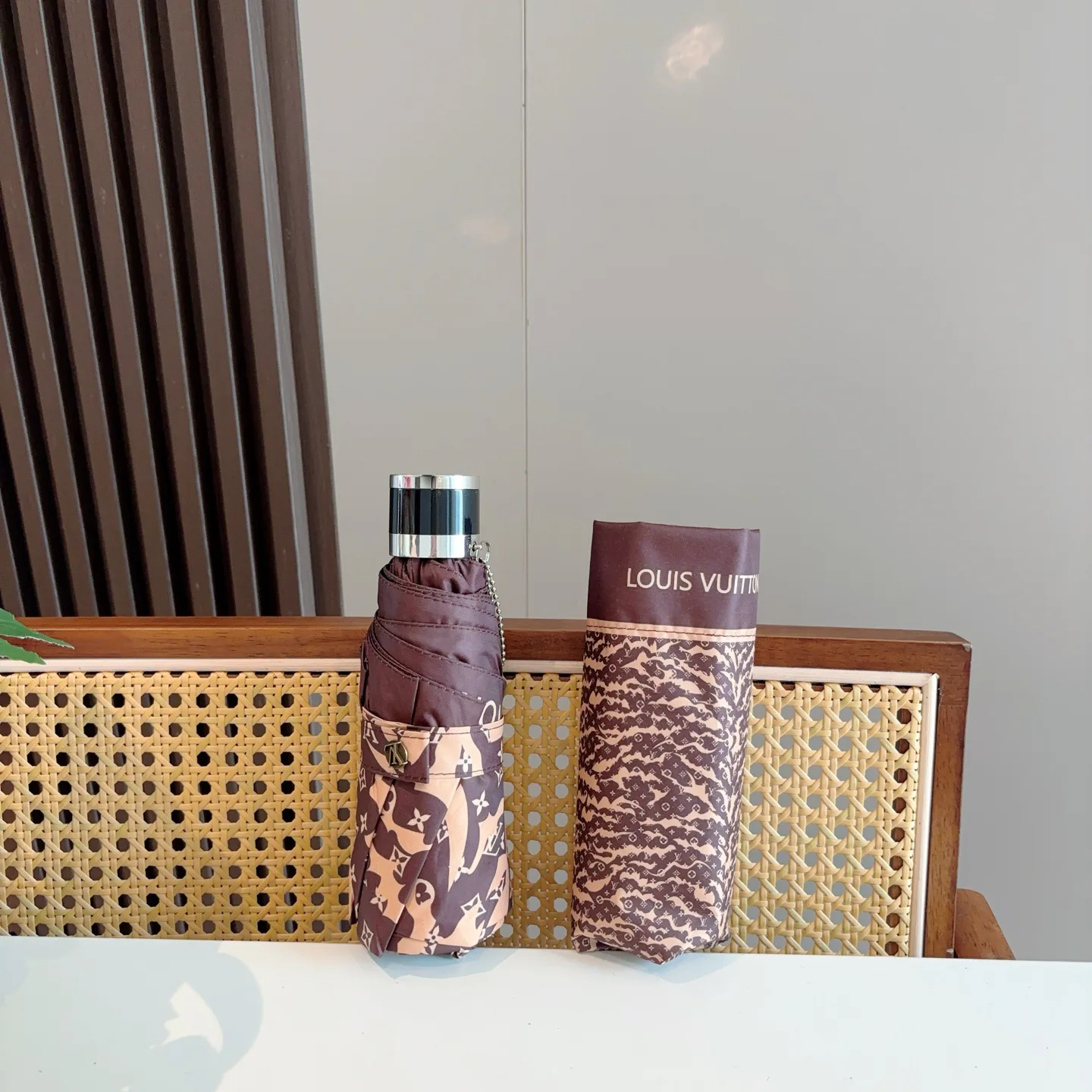 Зонты Louis Vuitton 1618374