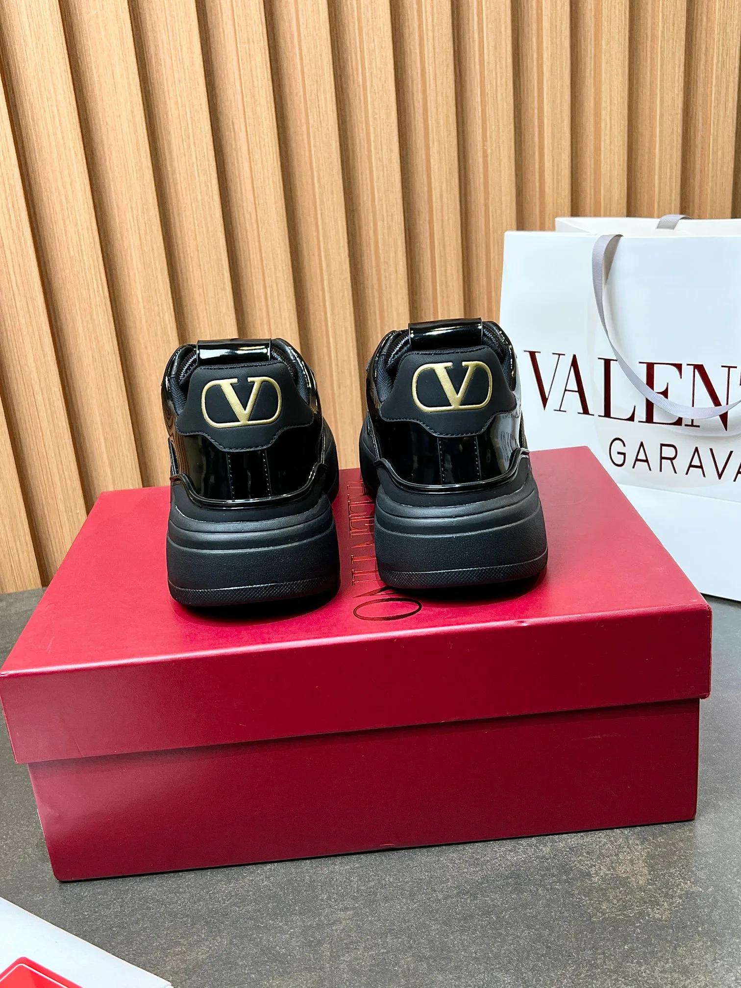 Кроссовки Женские Valentino 21330