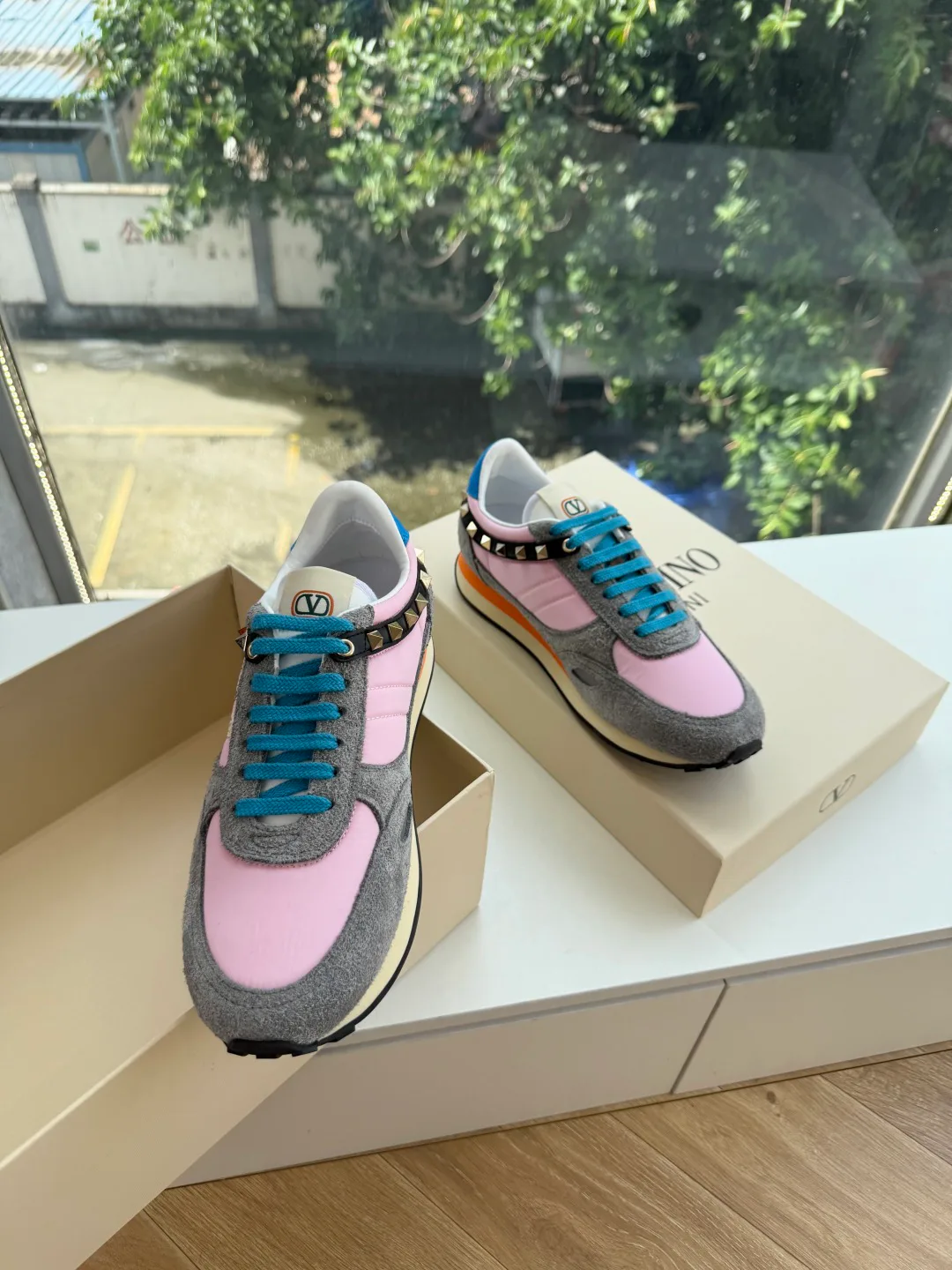 Кроссовки Женские Valentino 18053443