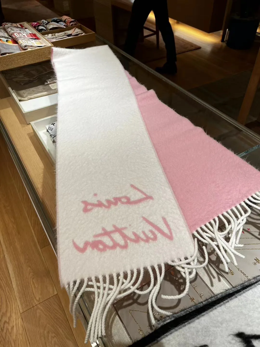 Шарфы Louis Vuitton 1610