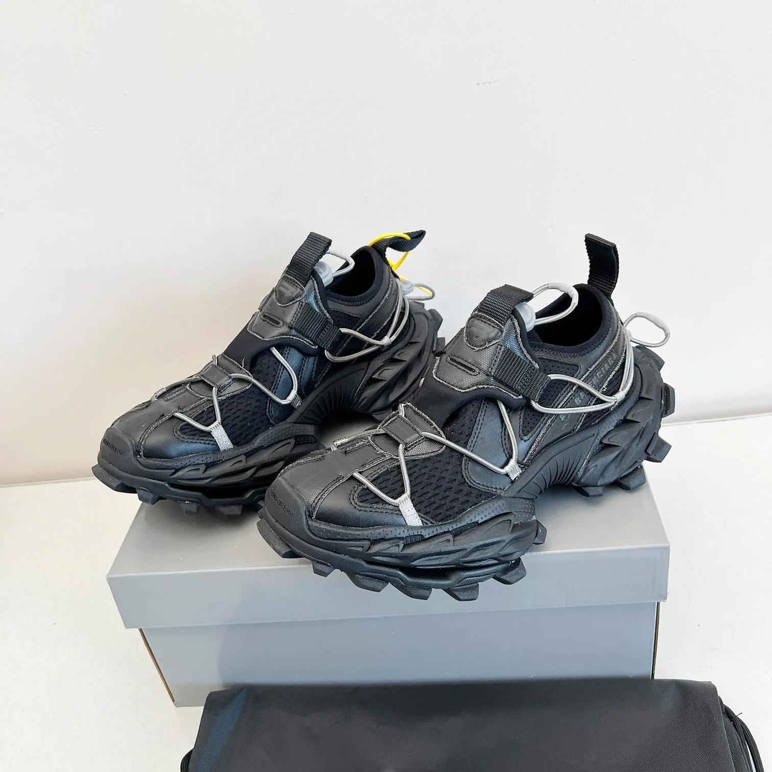 Кроссовки Женские Balenciaga 6428091