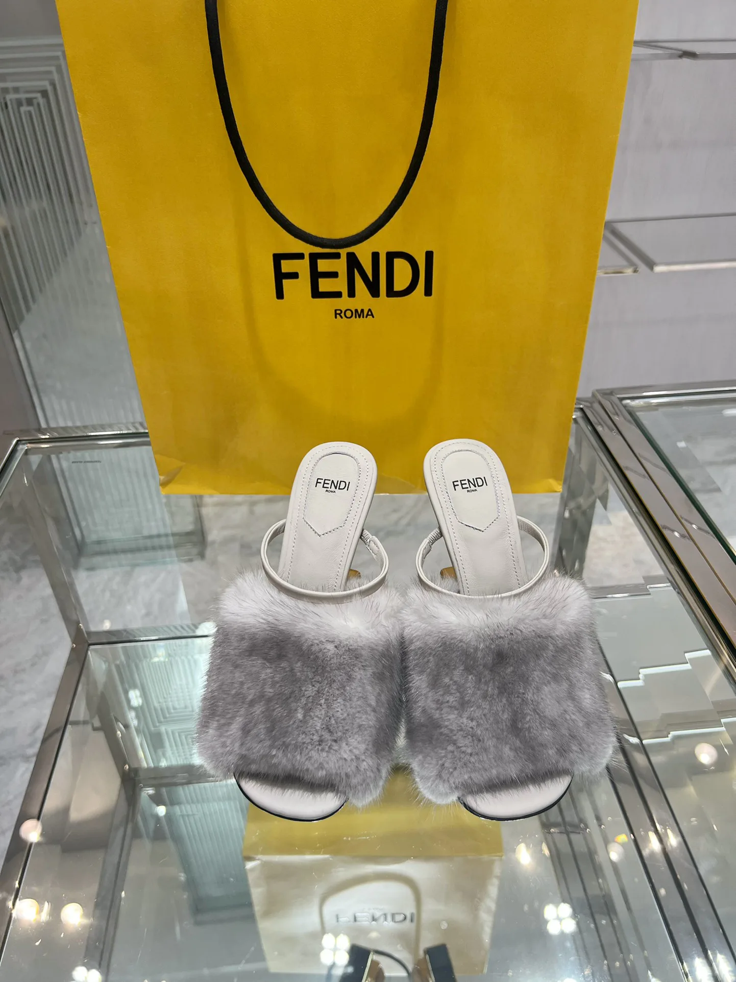 Босоножки Женские Fendi