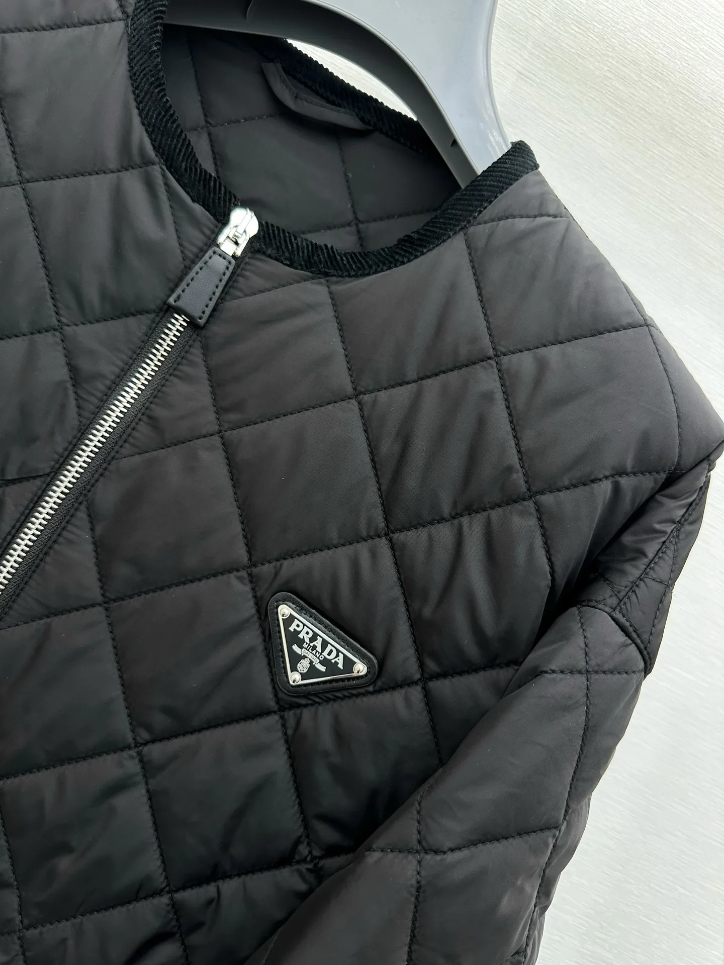 Куртки И Пуховики Женские Prada 18364723