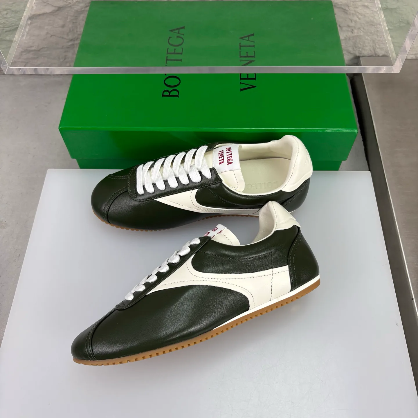 Кроссовки Женские Bottega Veneta 18351657