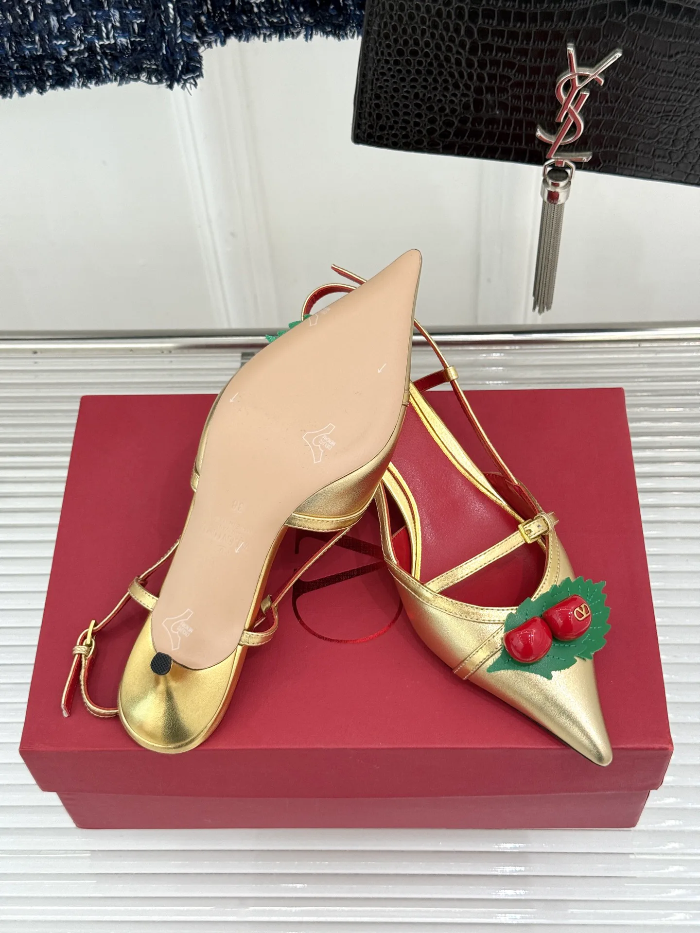 Босоножки Женские Valentino 16973356