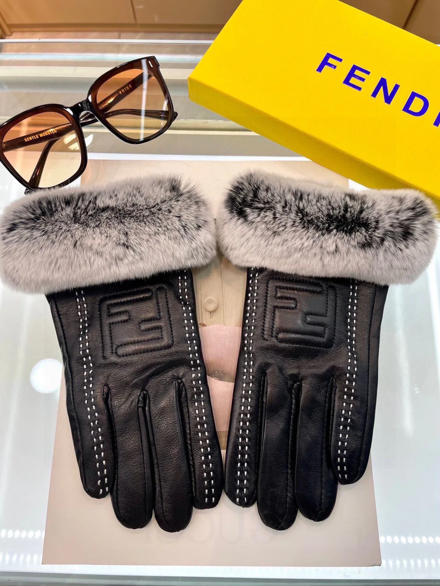 Перчатки Fendi 1337976