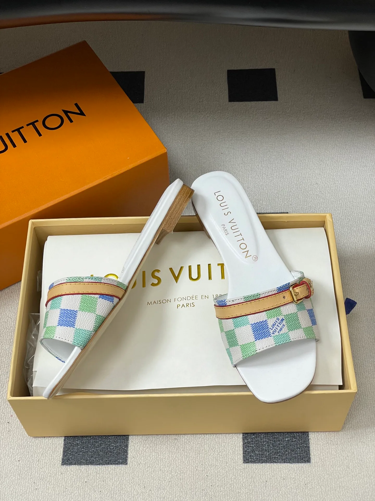 Шлепанцы Женские Louis Vuitton 3361683