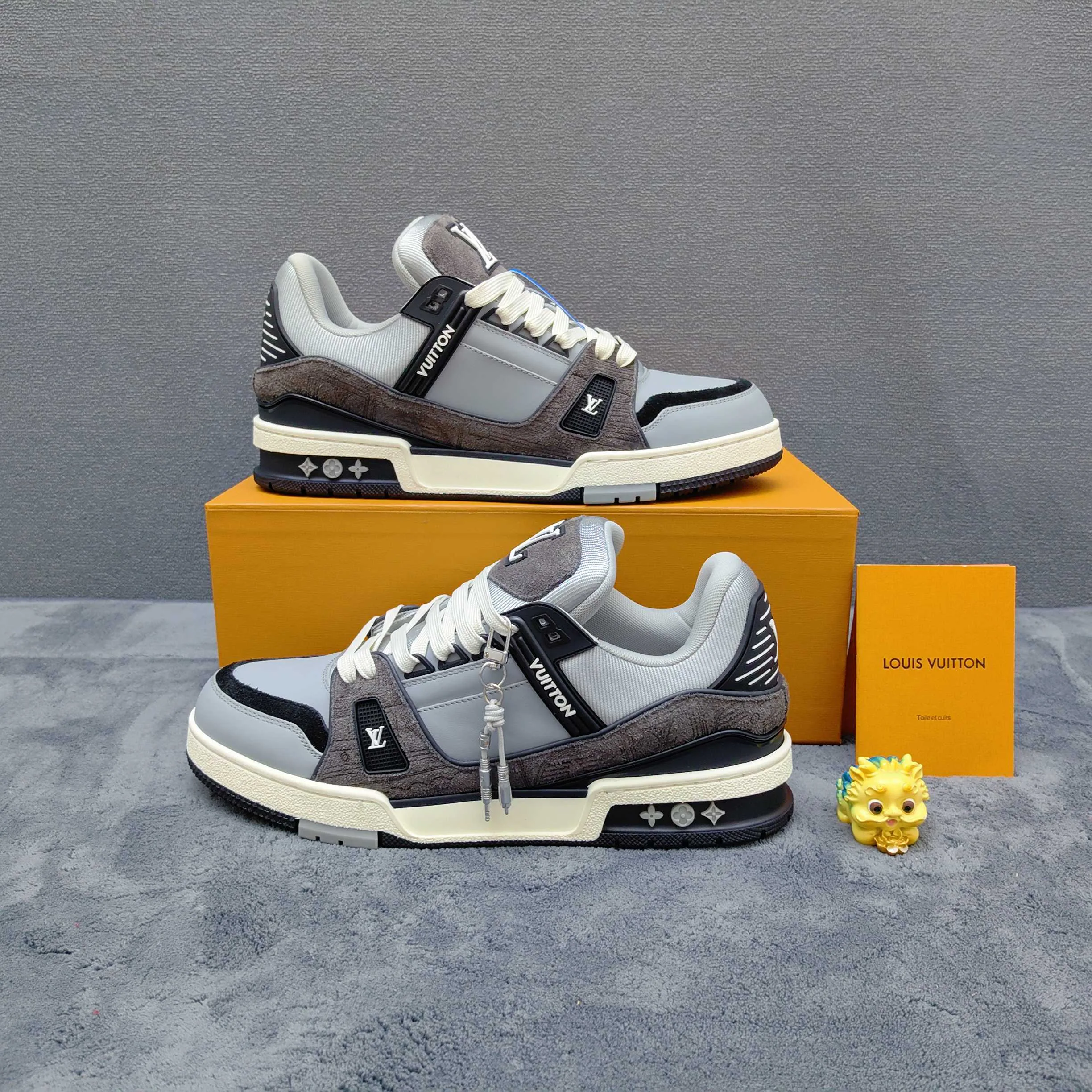 Кроссовки Женские Louis Vuitton 17957140