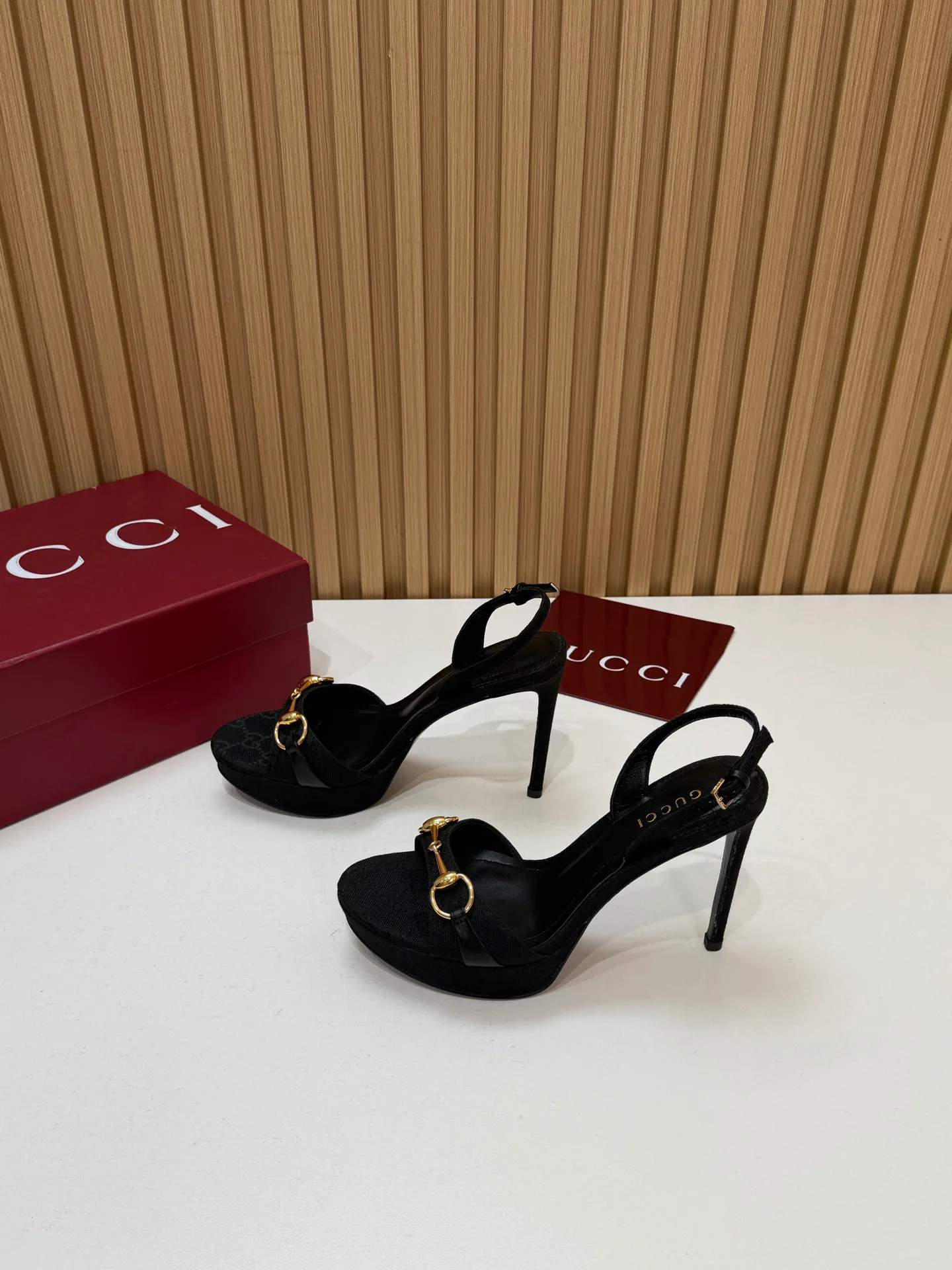 Босоножки Женские Gucci 18396268