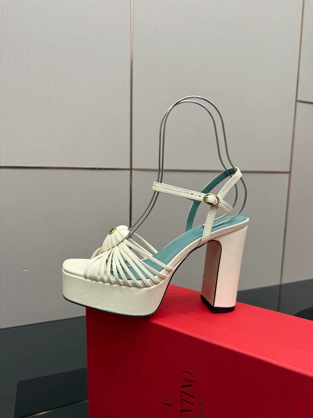 Босоножки Женские Valentino 5052051