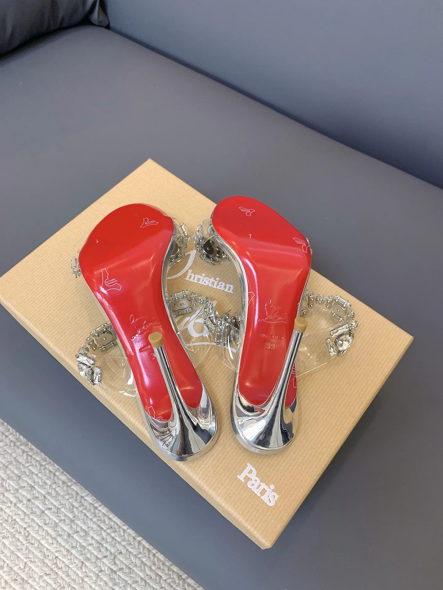 Босоножки Женские Christian Louboutin 17656592