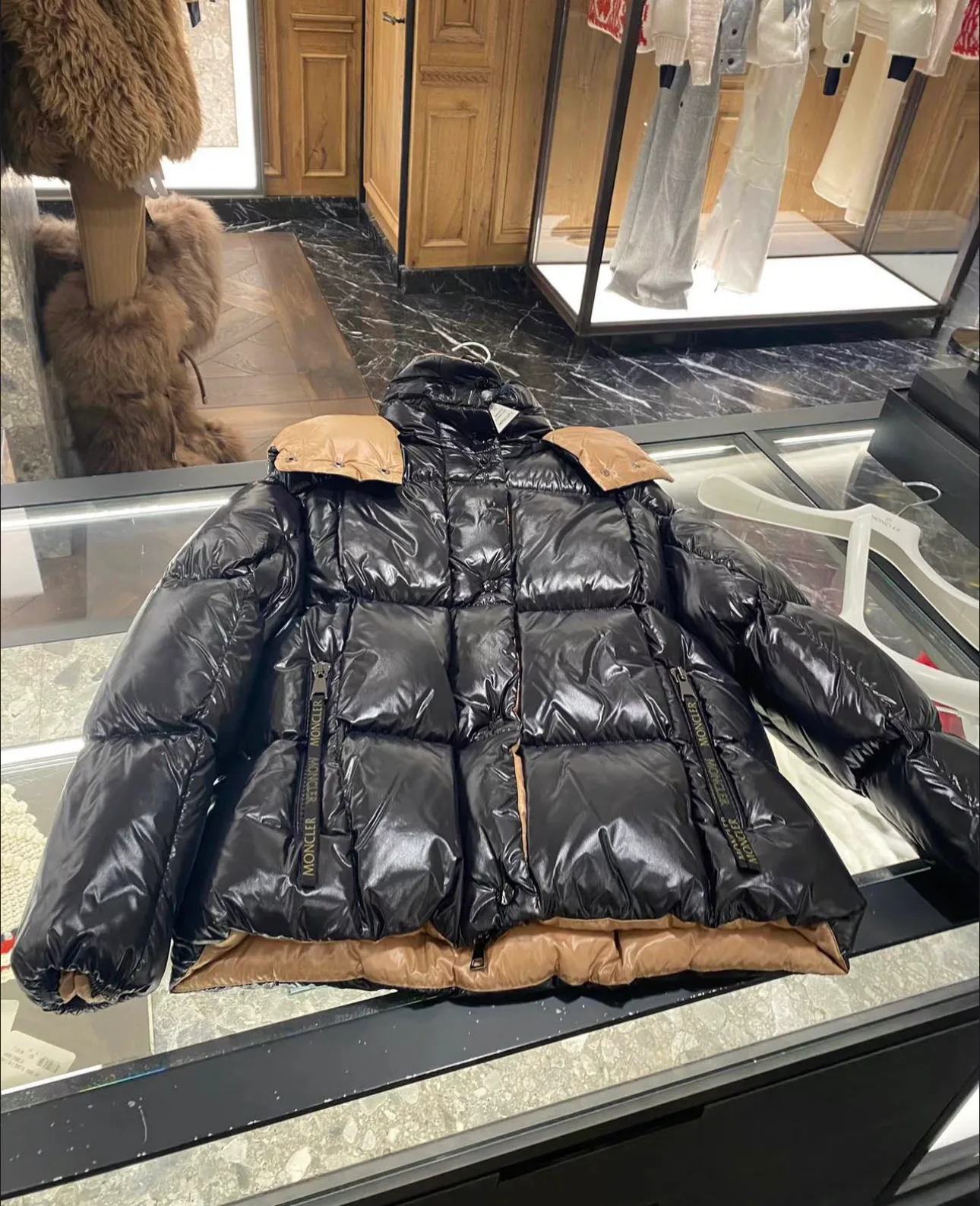 Куртки И Пуховики Женские Moncler 18443644
