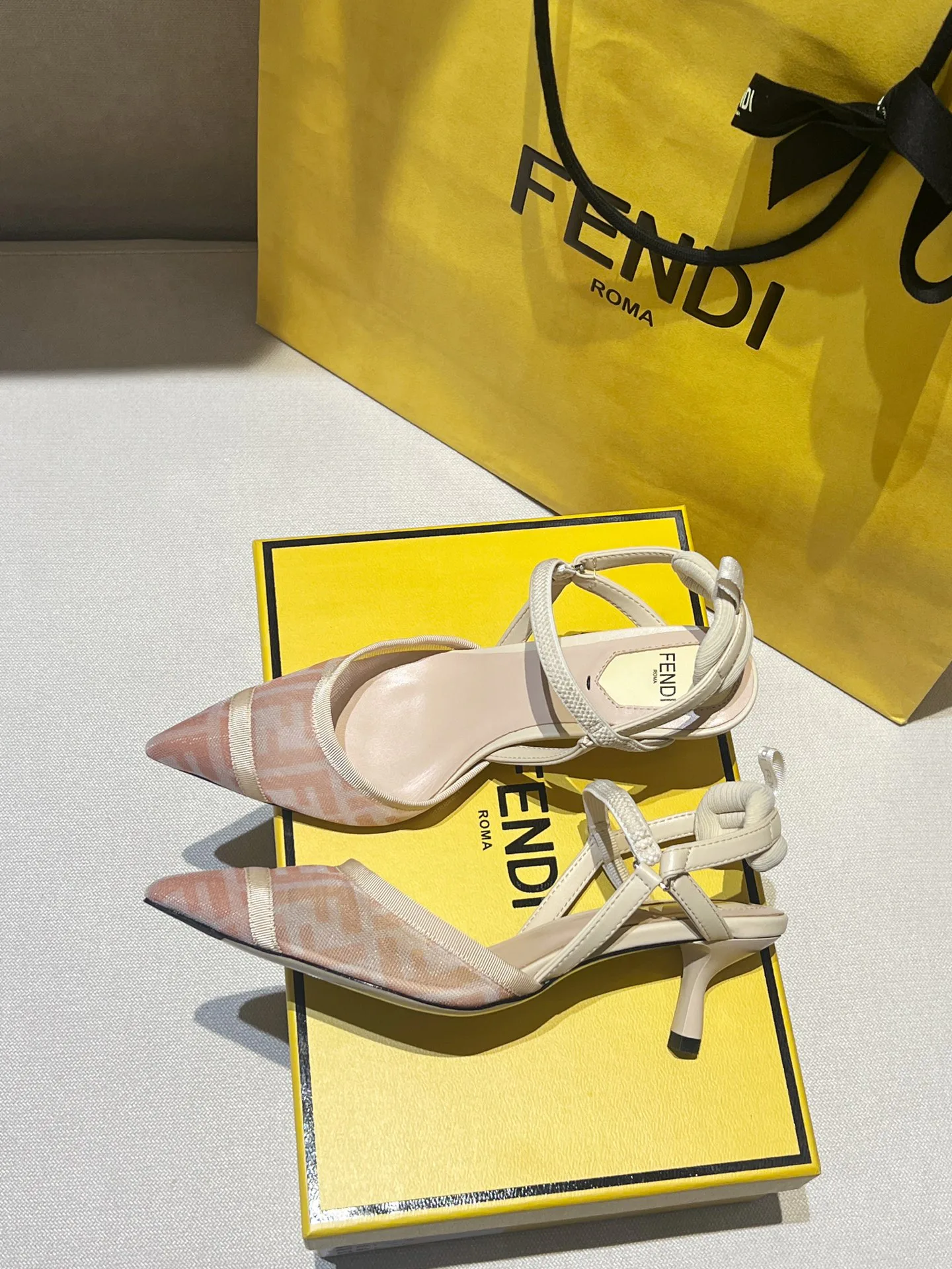 Босоножки Женские Fendi