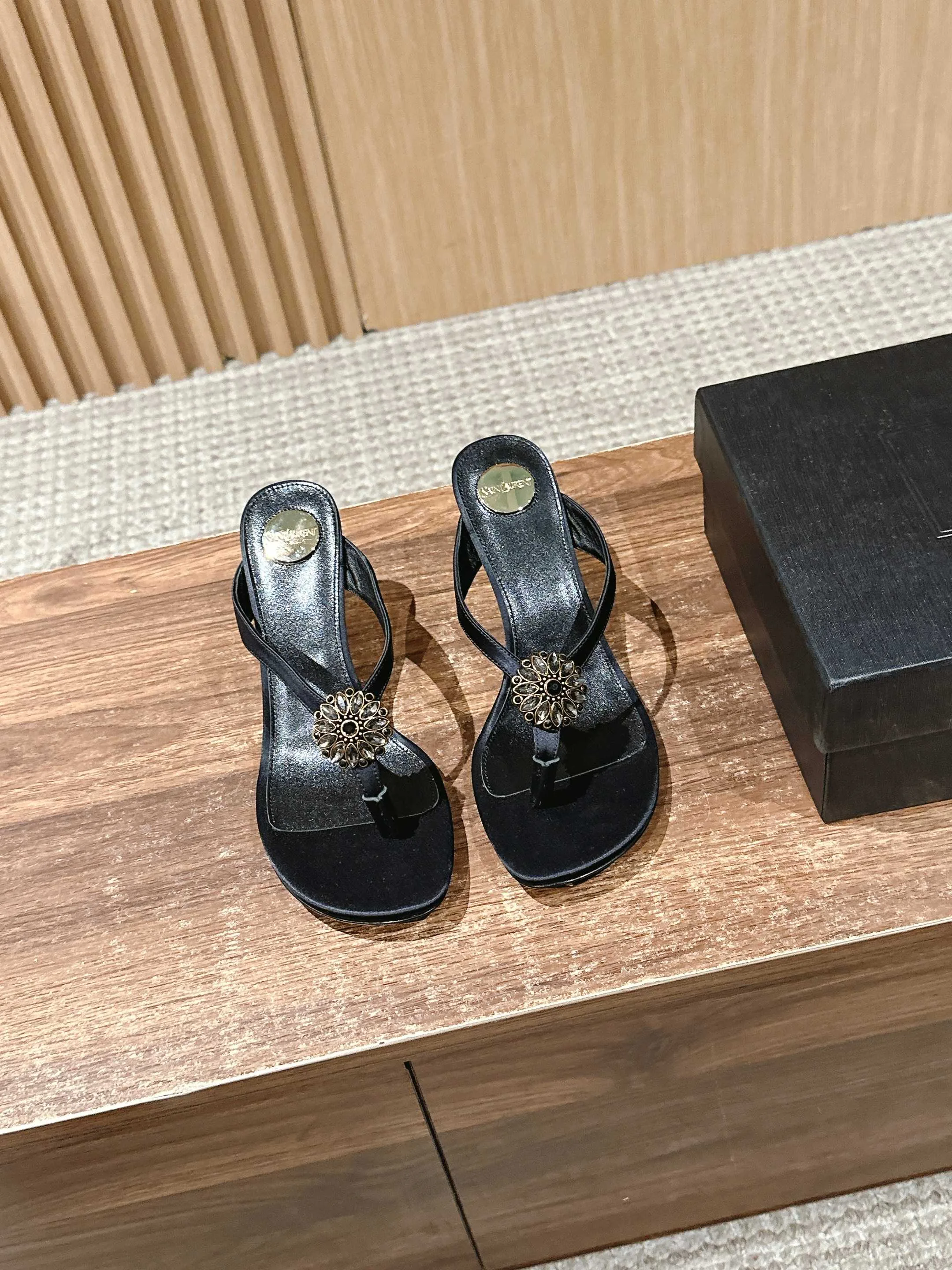 Босоножки Женские Saint Laurent 68865