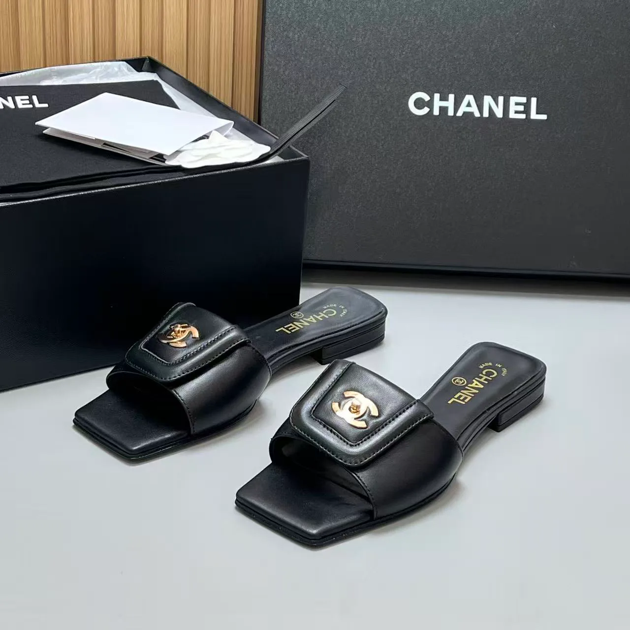 Шлепанцы Женские Chanel 11709163