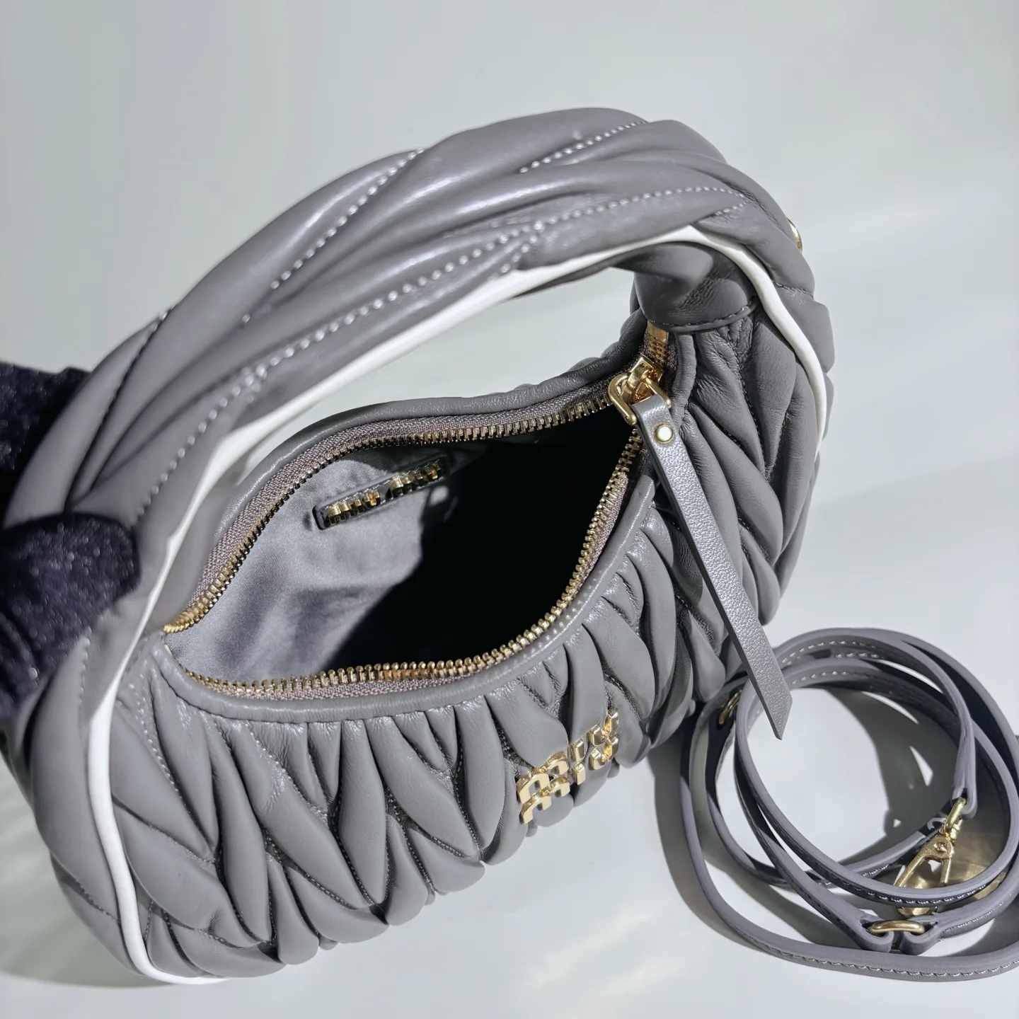 Классические Сумки Женские Miu Miu 12675945