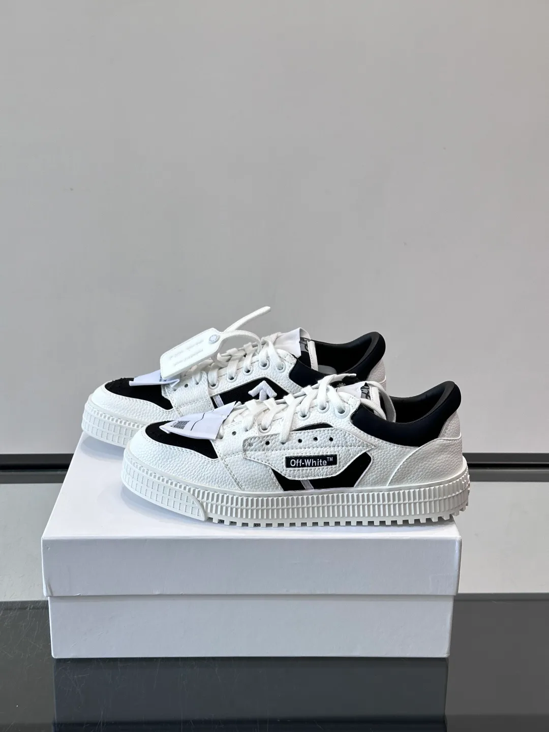 Кроссовки Женские Off-White 18102419