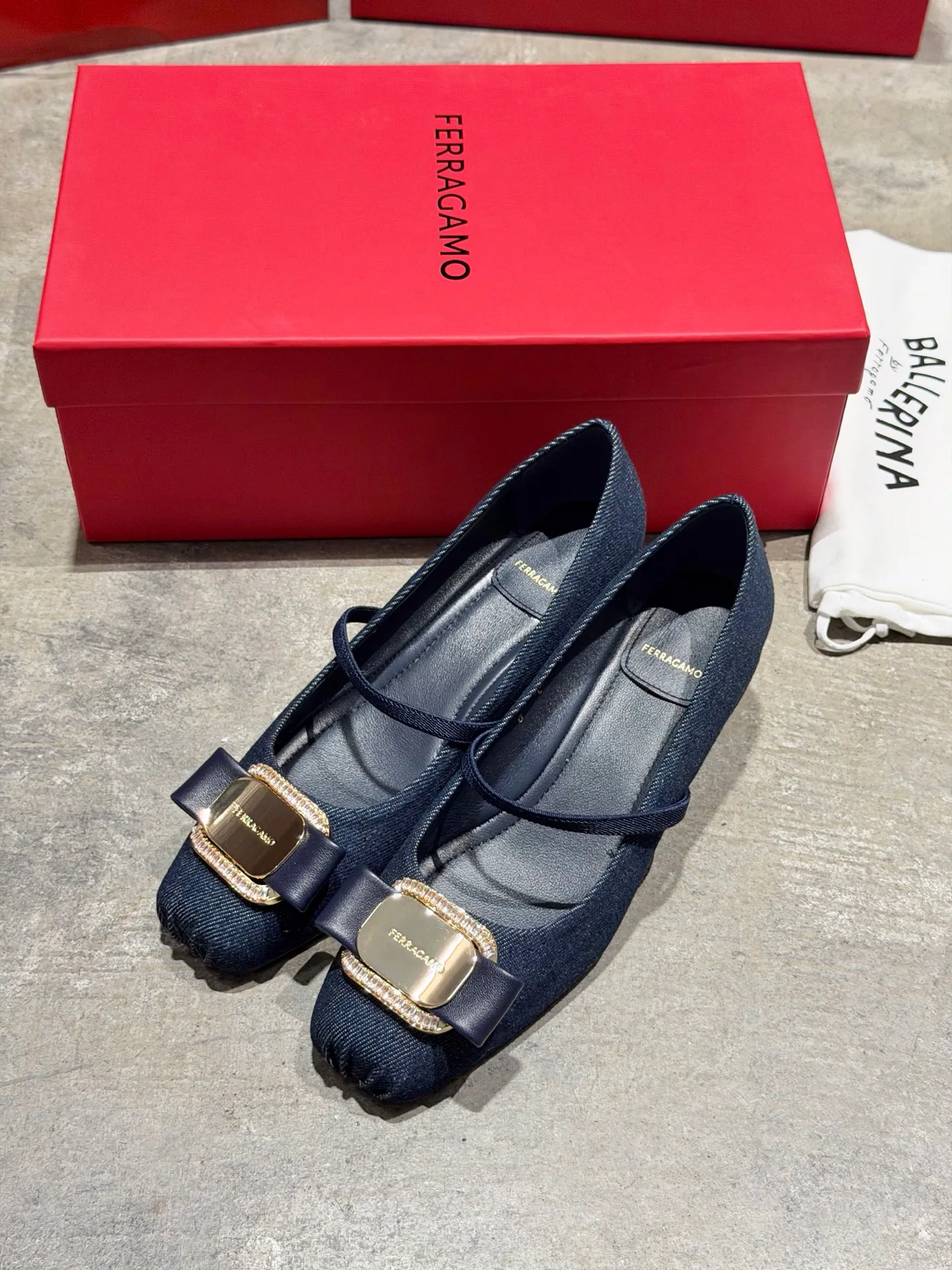 Туфли Женские Salvatore Ferragamo 17642552