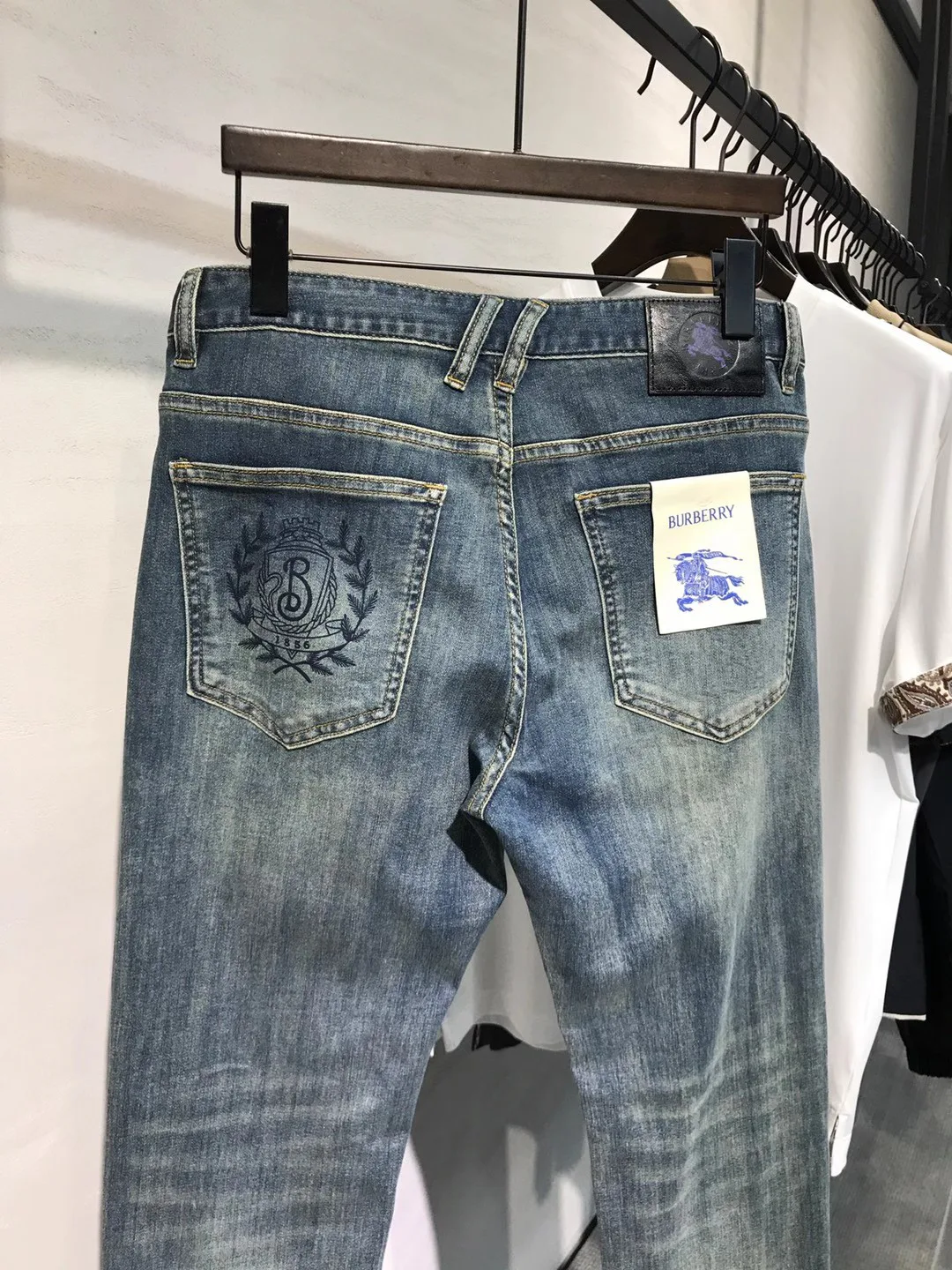 Джинсы Мужские Burberry 13479704