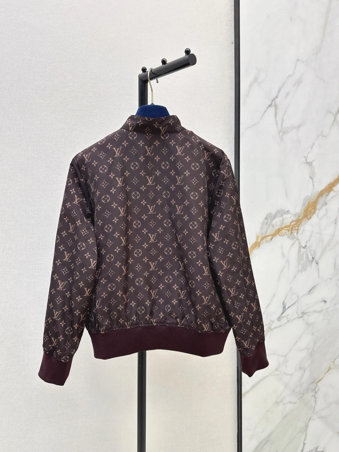 Куртки И Пуховики Женские Louis Vuitton 18902466