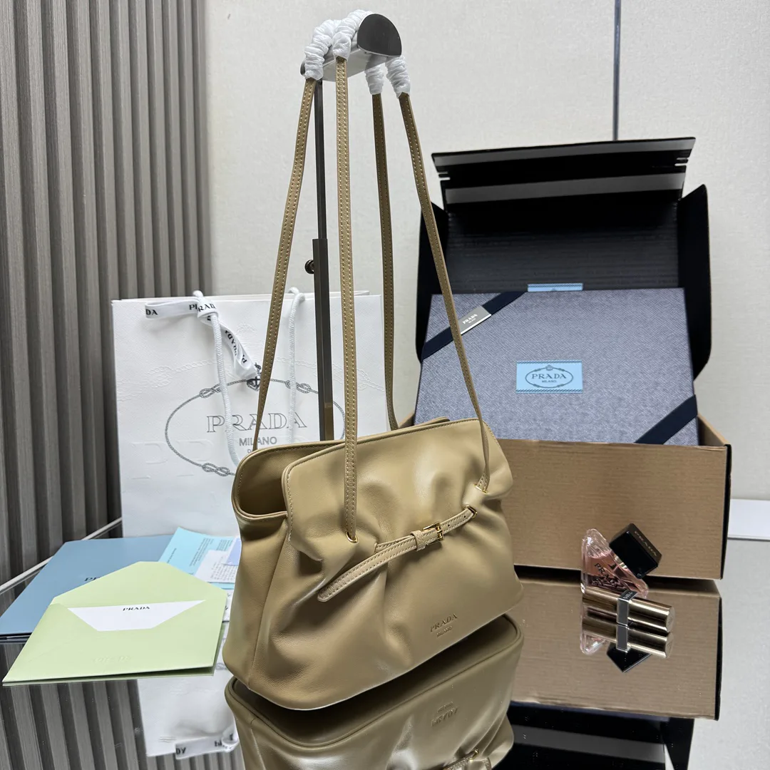 Классические Сумки Женские Prada 11565722