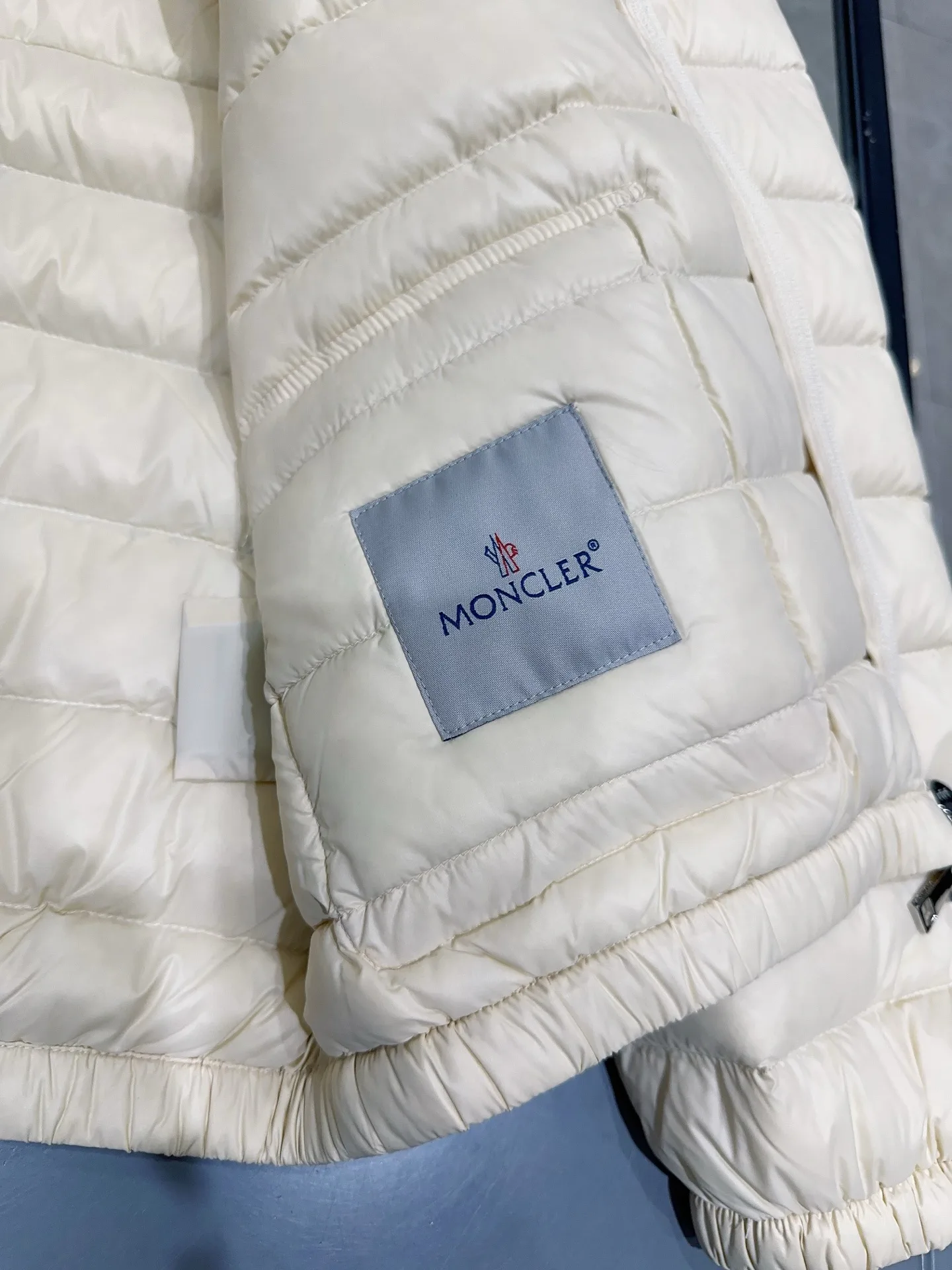 Куртки И Пуховики Женские Moncler 19084323