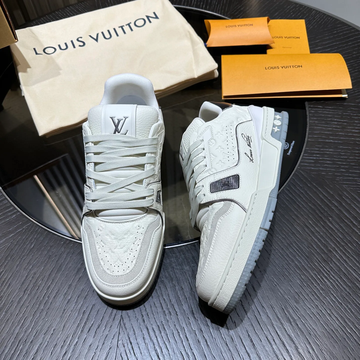 Кроссовки Женские Louis Vuitton 18693947