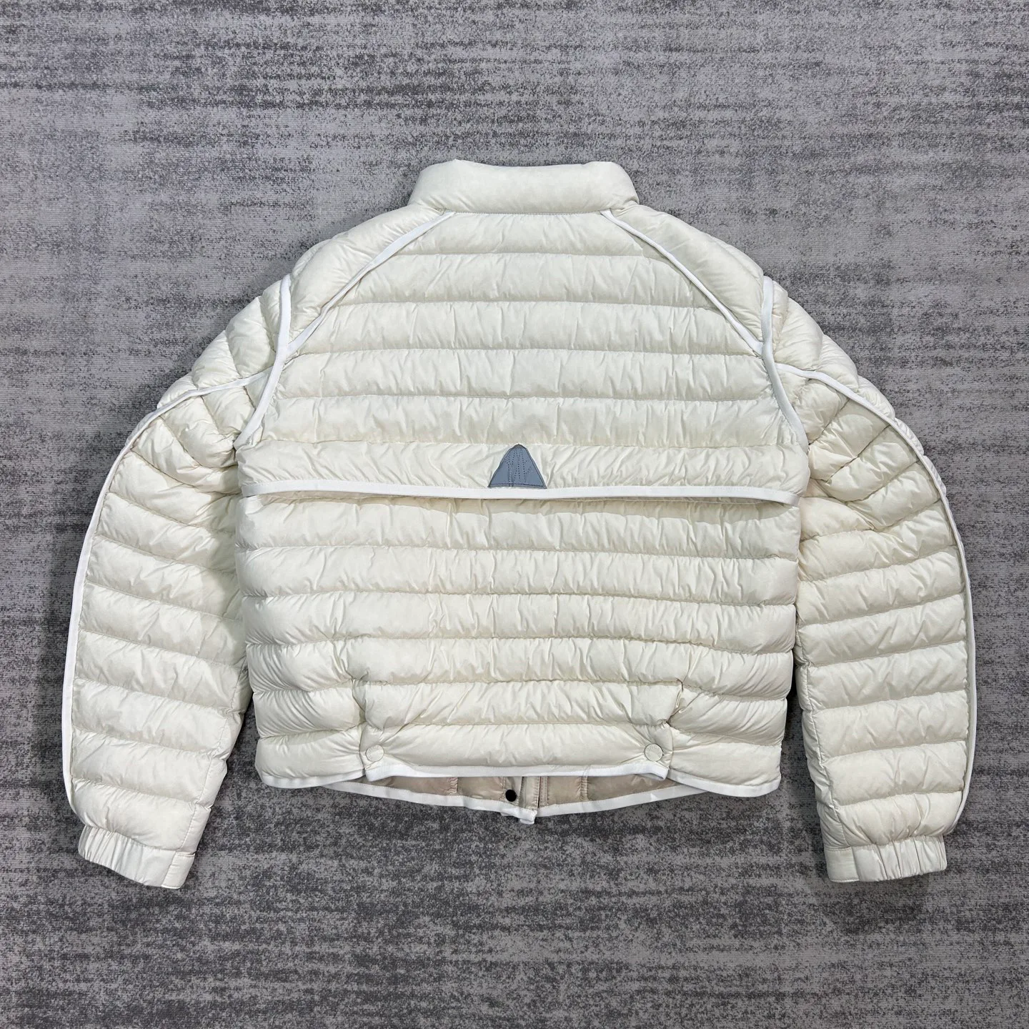 Куртки И Пуховики Женские Moncler 18255172