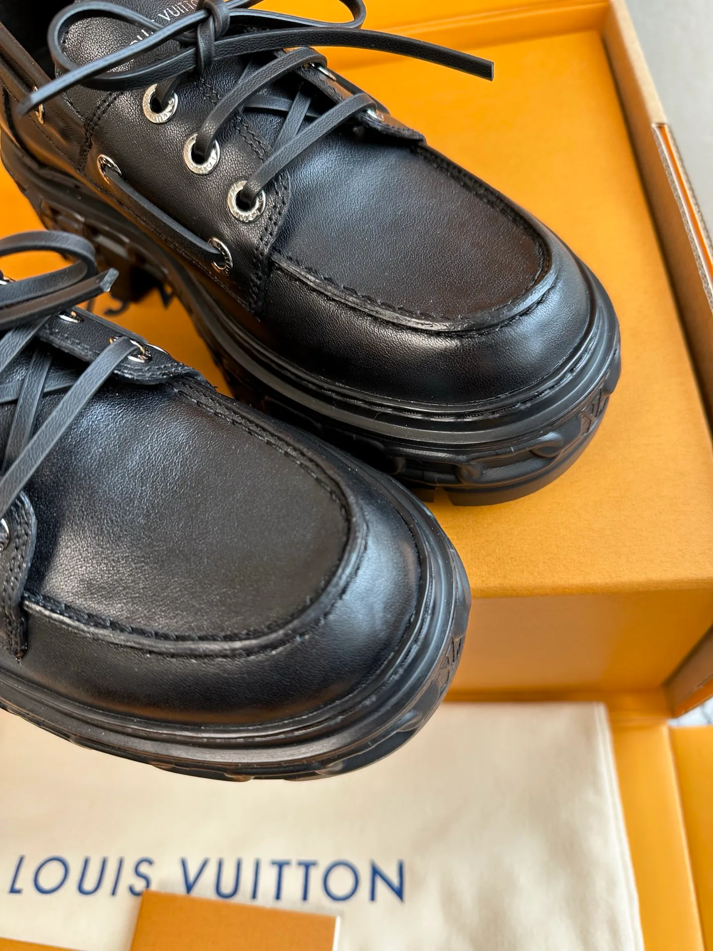 Лоферы Женские Louis Vuitton 23233