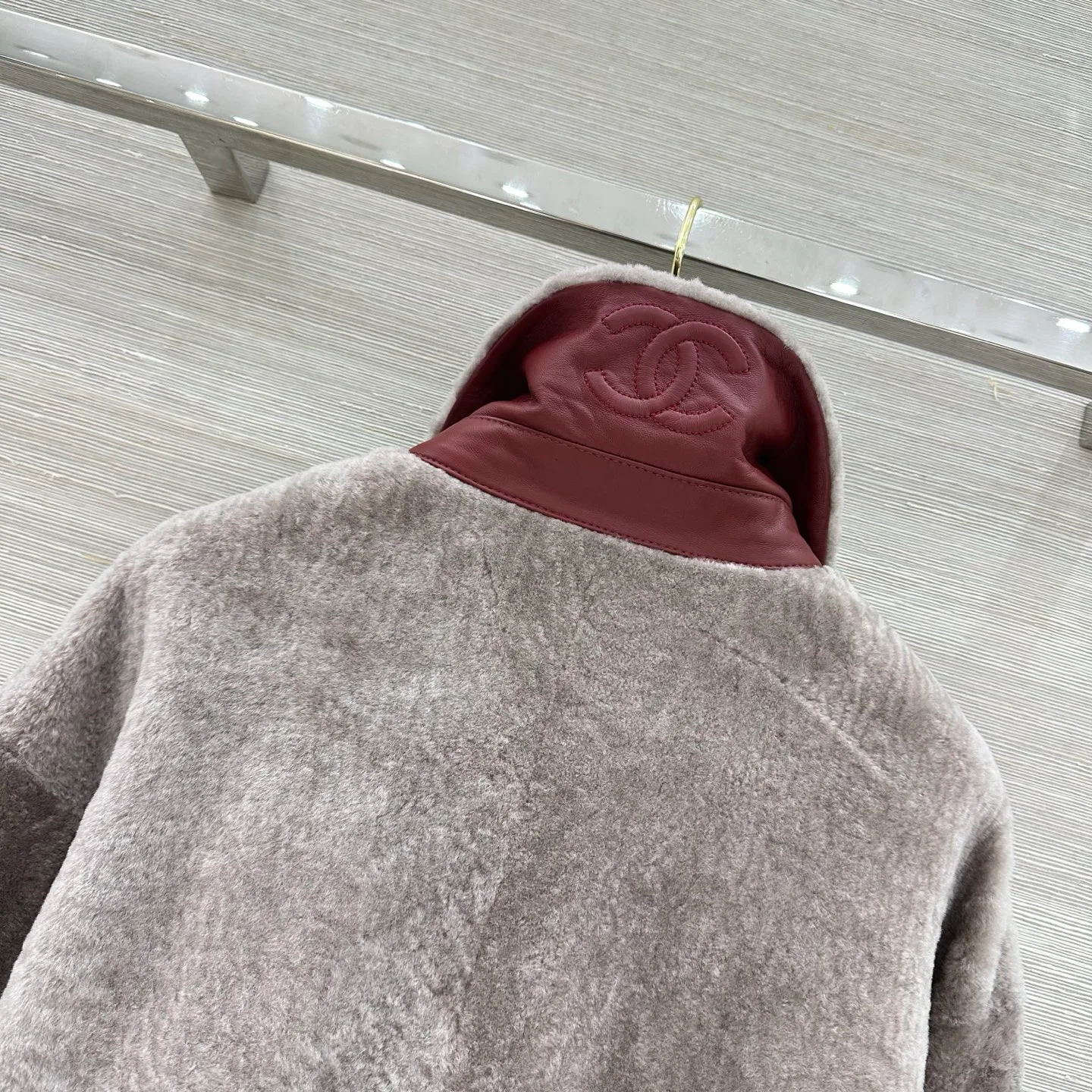 Кожаные Куртки И Дублёнки Женские Chanel 18230382