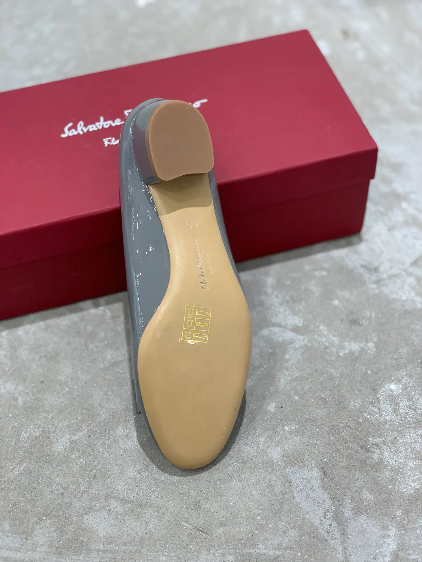 Туфли Женские Salvatore Ferragamo 18340713