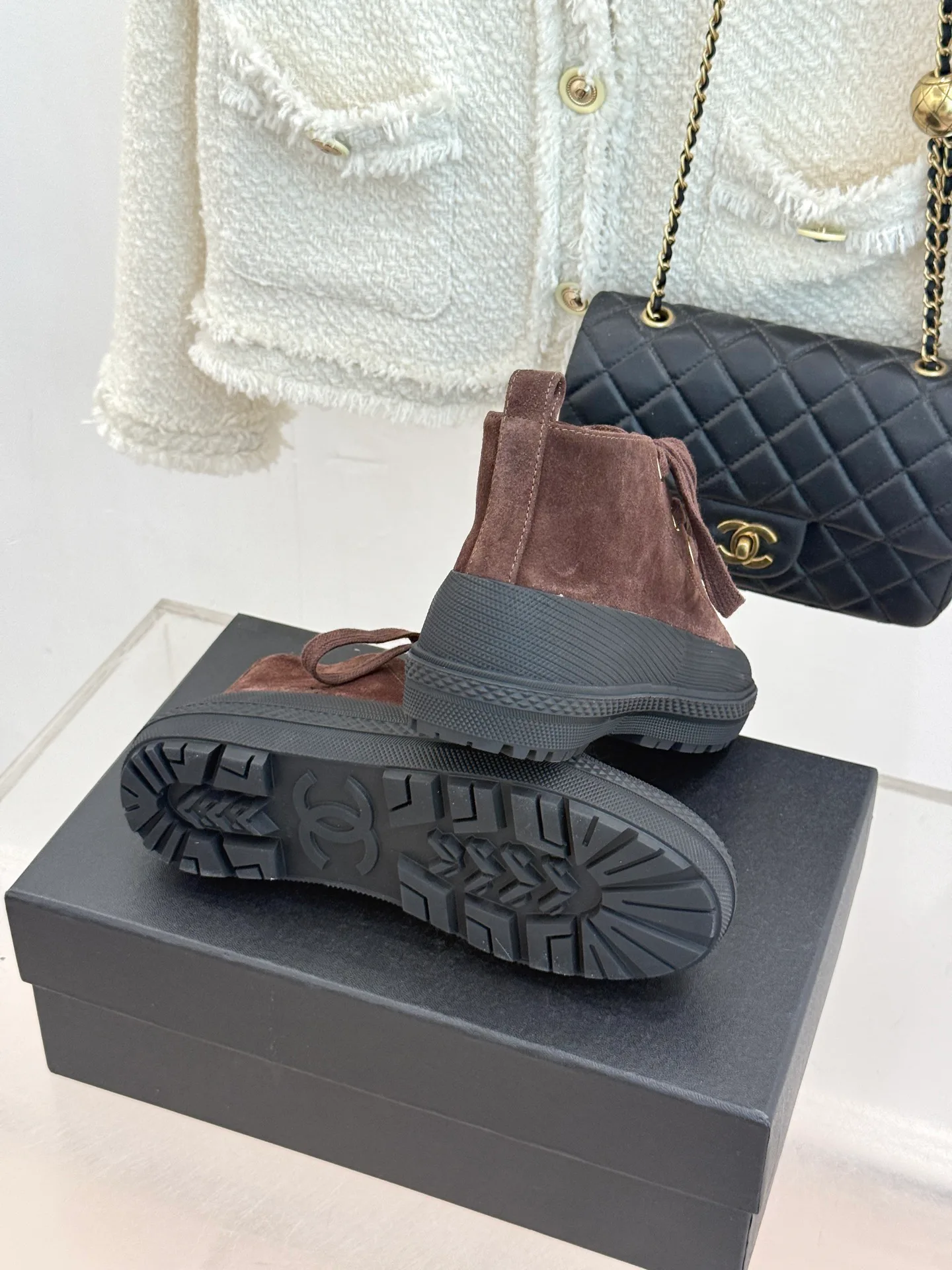 Кроссовки Женские Chanel 18360421