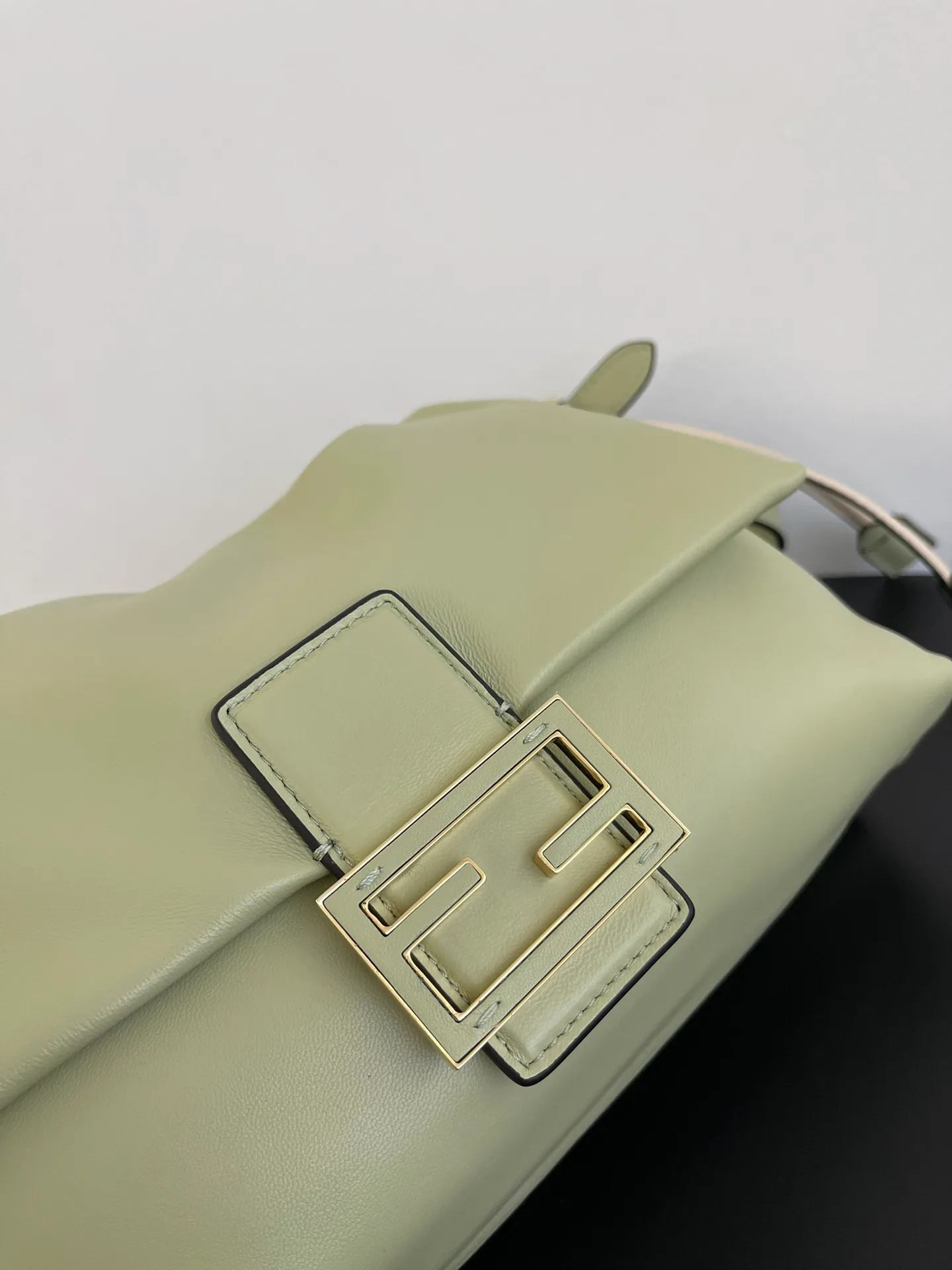 Классические Сумки Женские Fendi 13546213