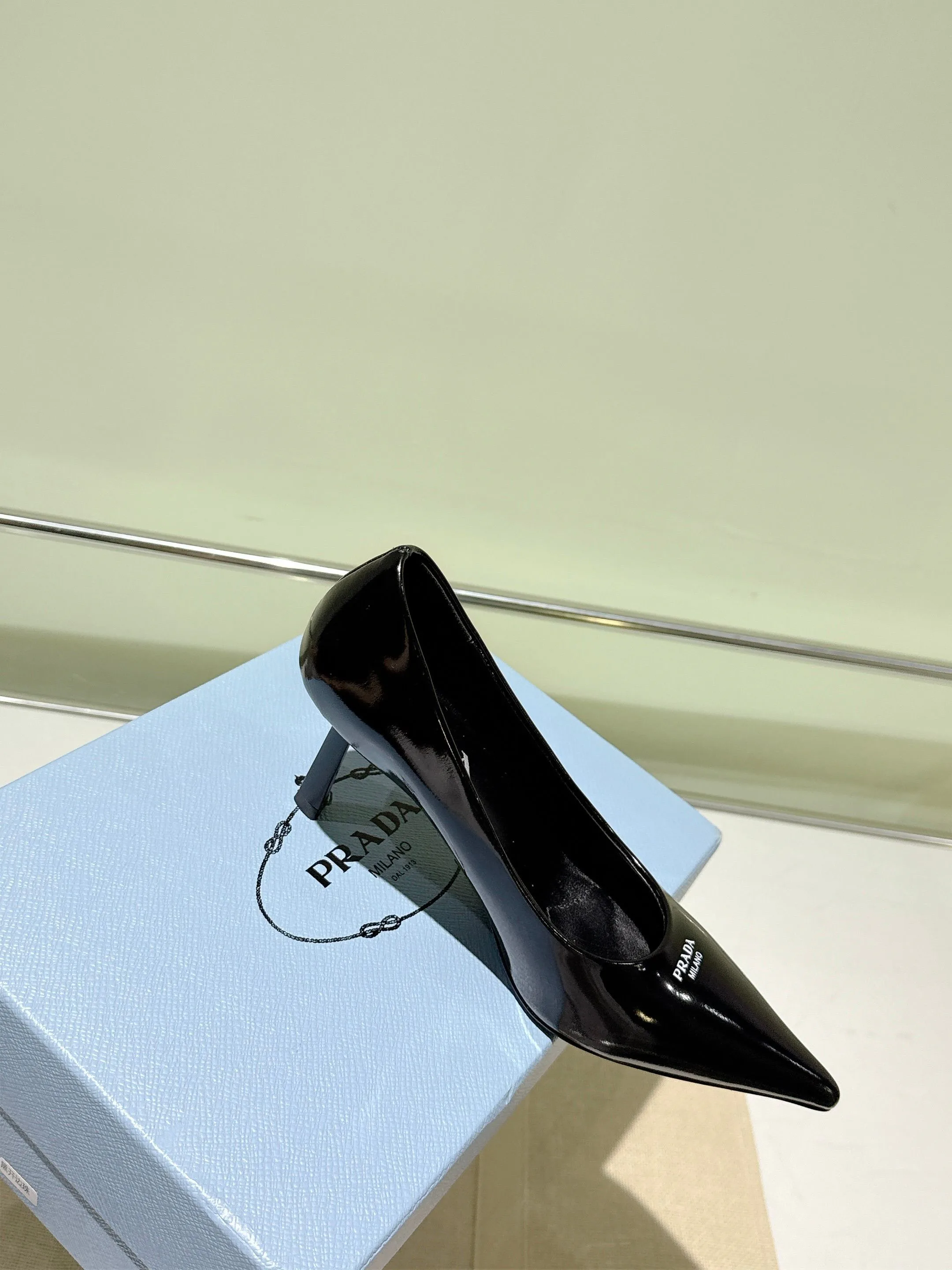 Туфли Женские Prada 18083942