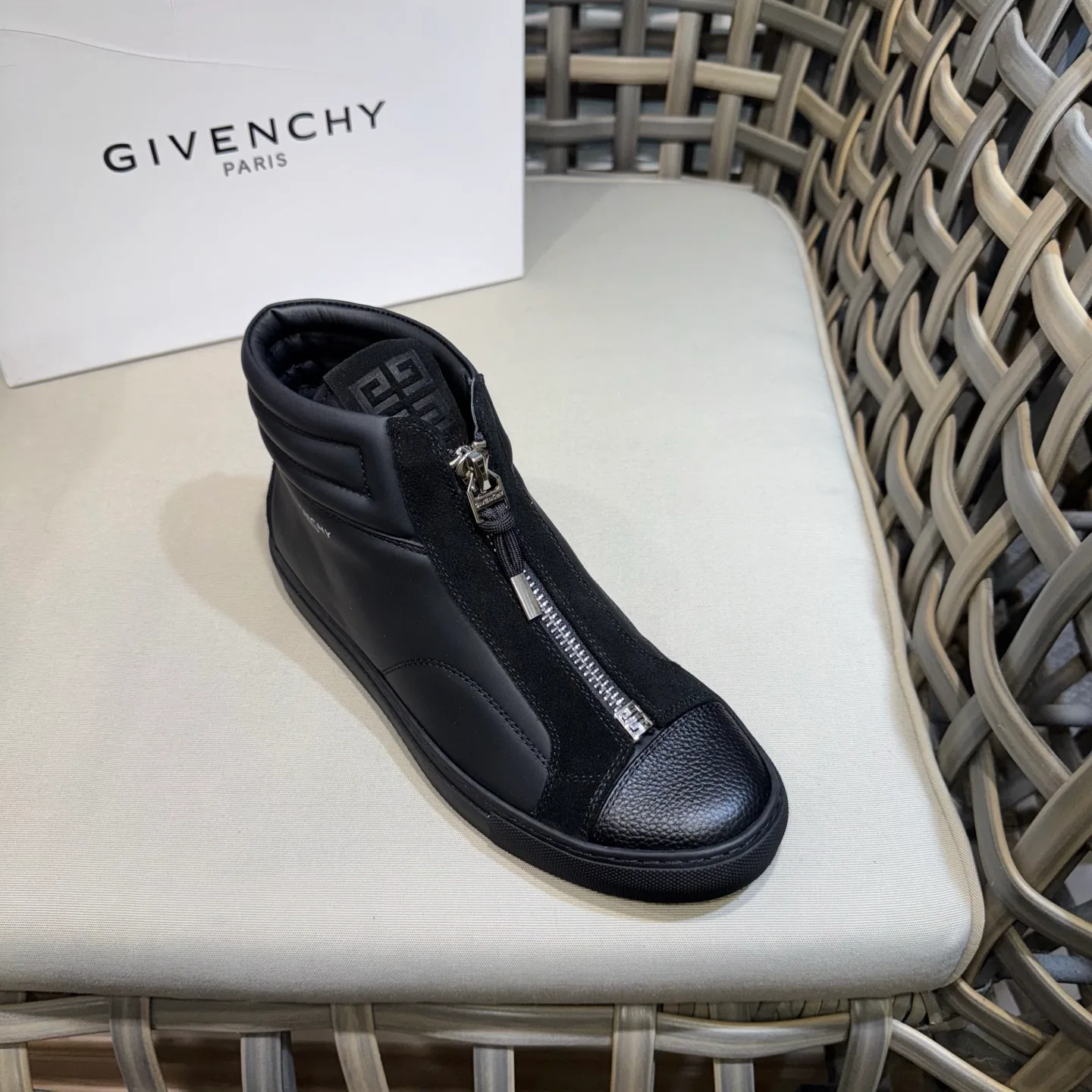Кроссовки Мужские Givenchy 18267091