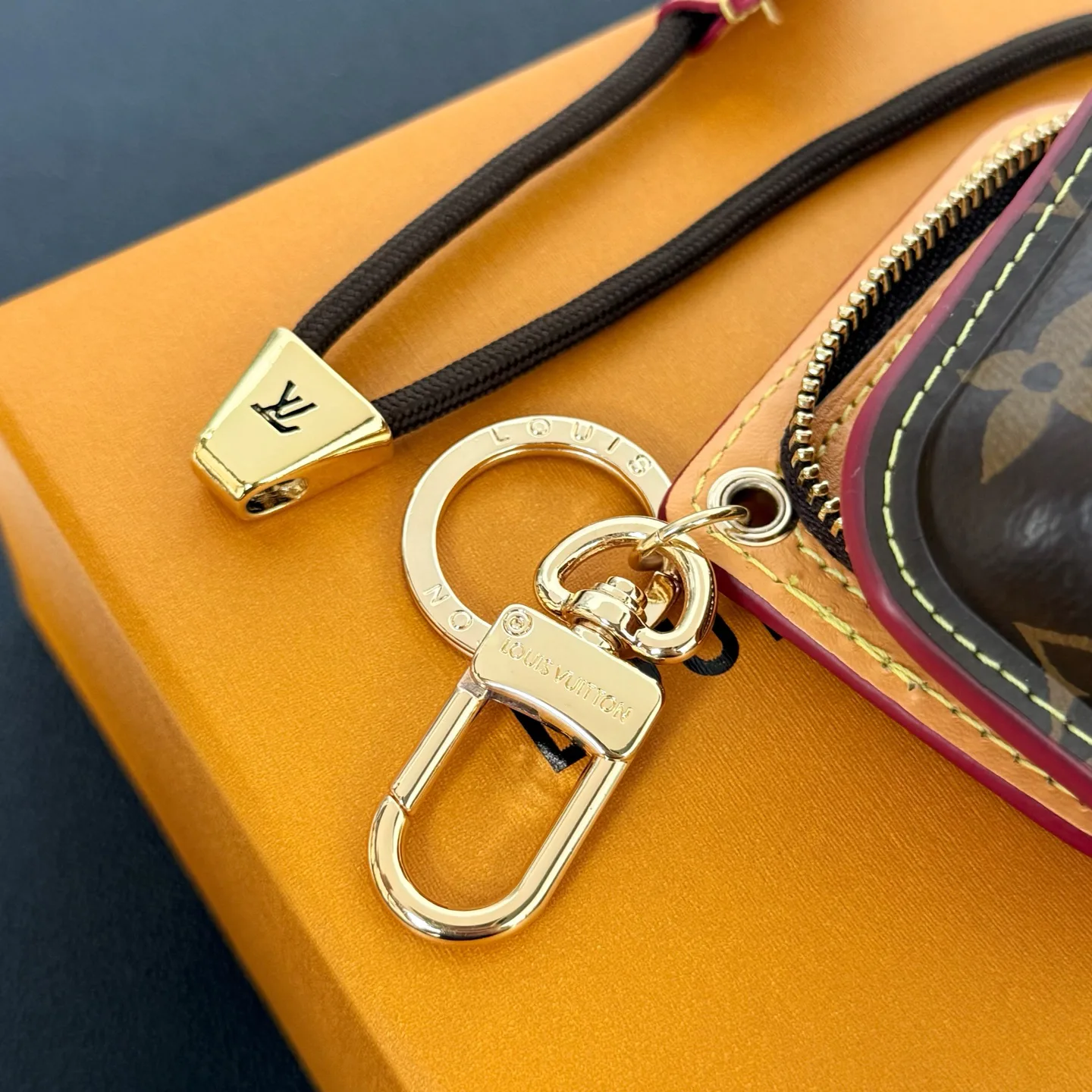 Ключницы Louis Vuitton 17897122