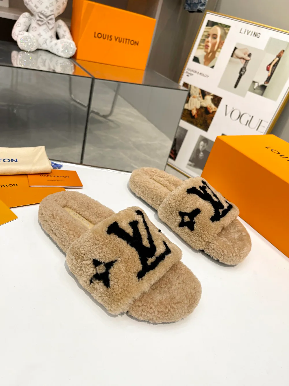Тапочки Женские Louis Vuitton 18366829