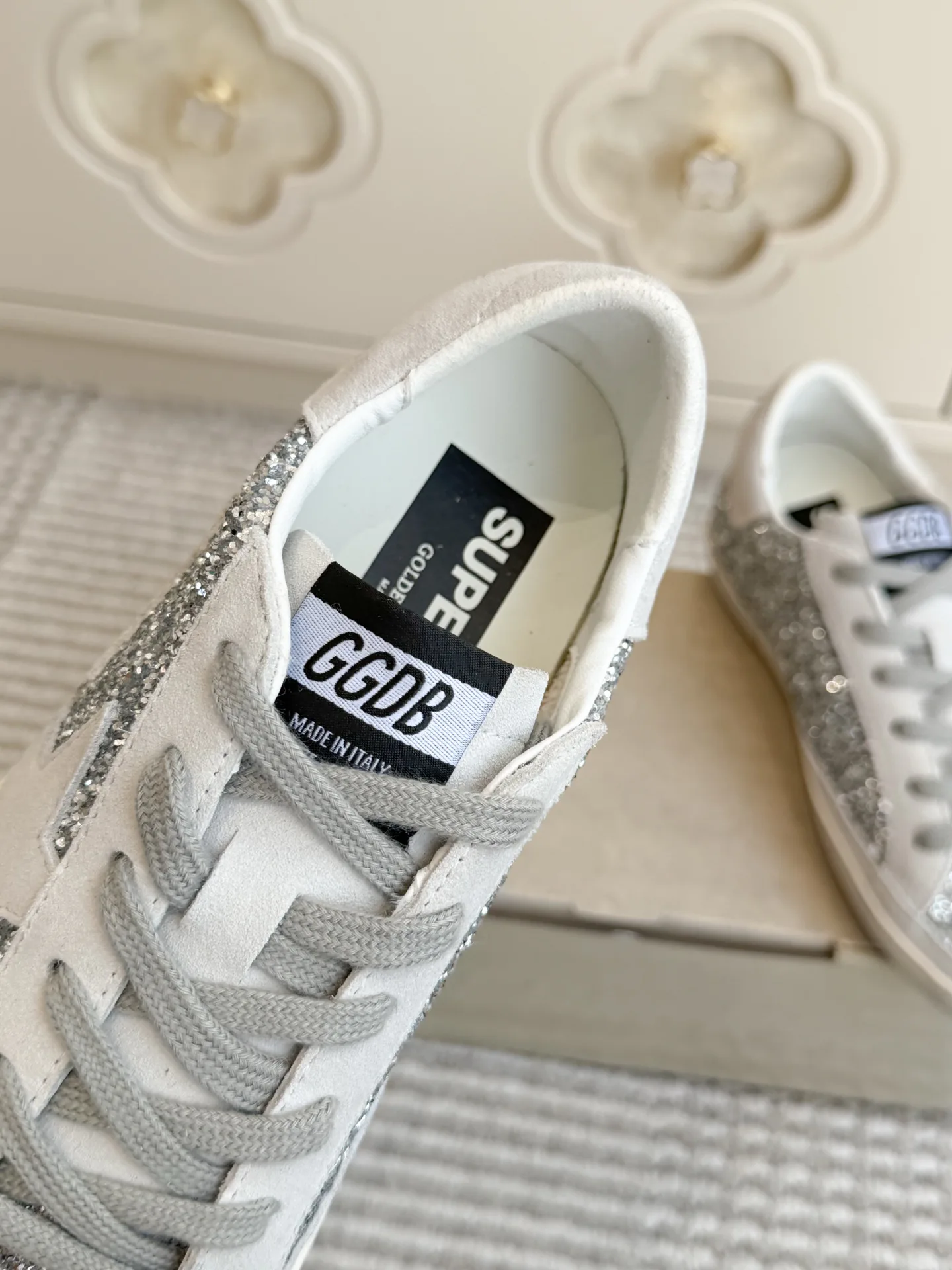 Кроссовки Женские Golden Goose 18737586