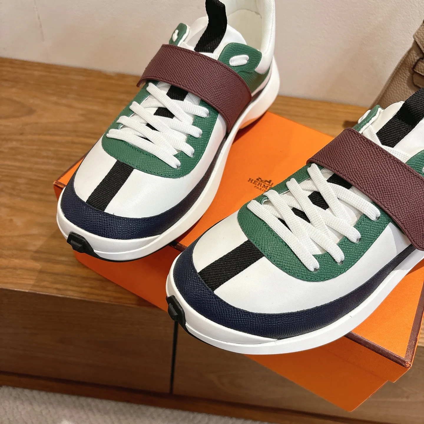 Кроссовки Женские Hermes 10189079