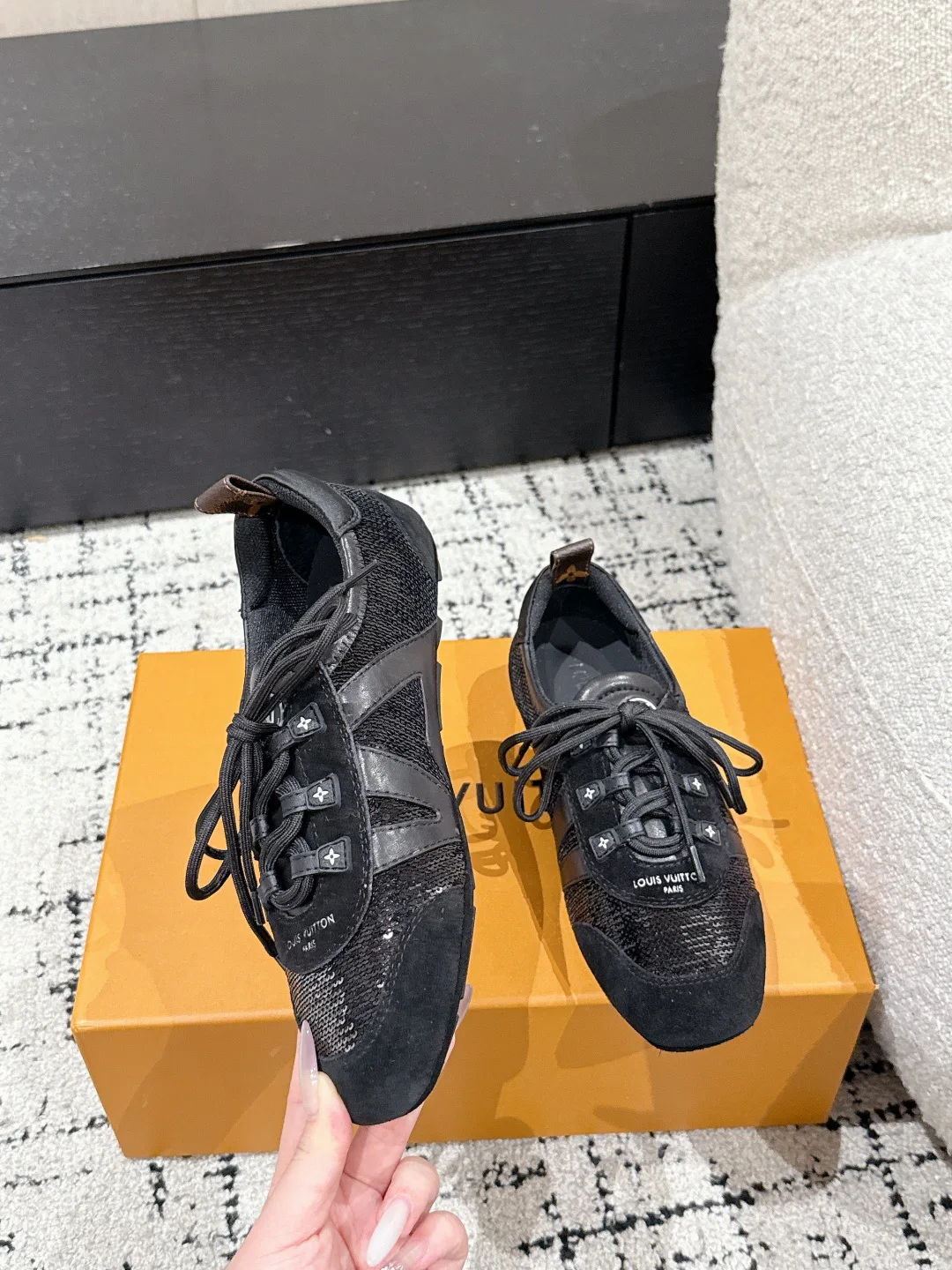 Кроссовки Женские Louis Vuitton 18409736