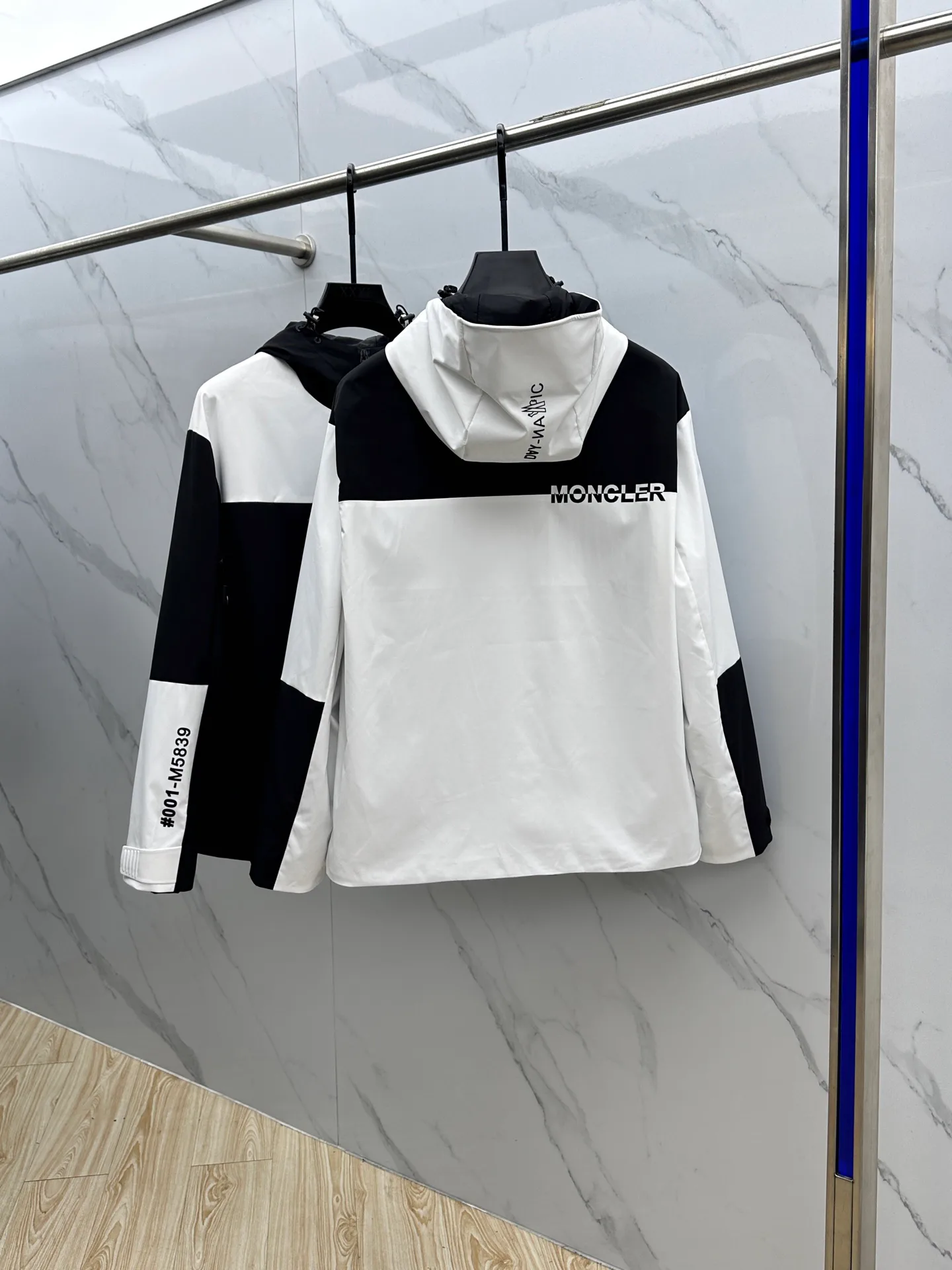 Куртки И Пуховики Мужские Moncler 285140