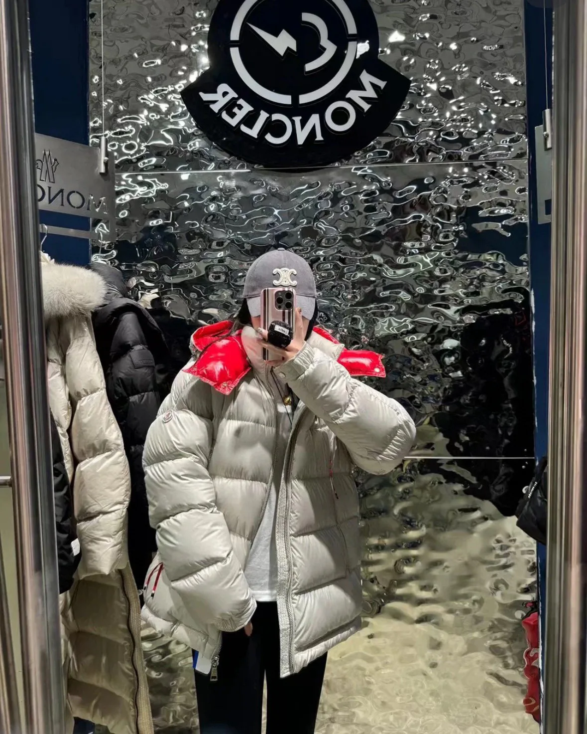 Куртки И Пуховики Женские Moncler 5379590