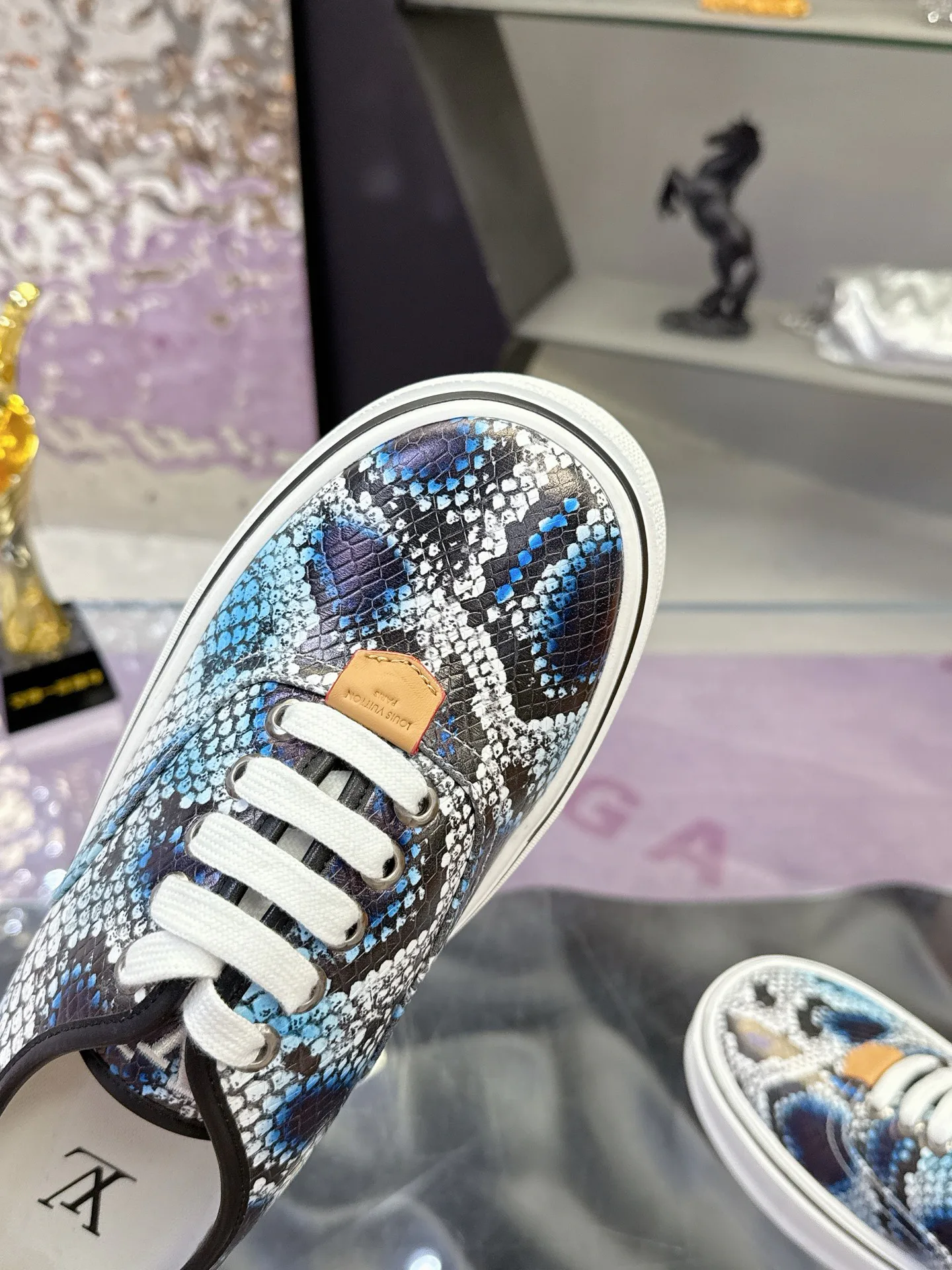 Кроссовки Мужские Louis Vuitton 17930910