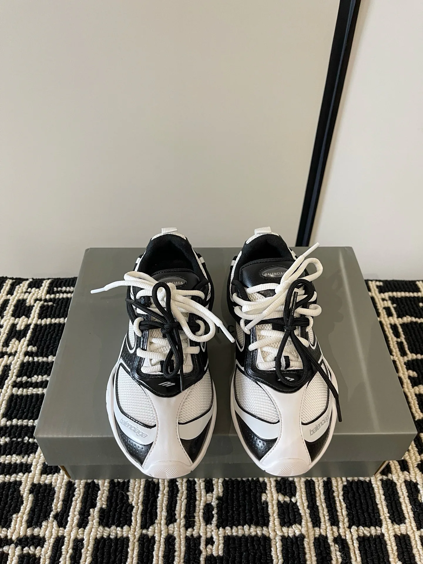 Кроссовки Женские Balenciaga 18386309