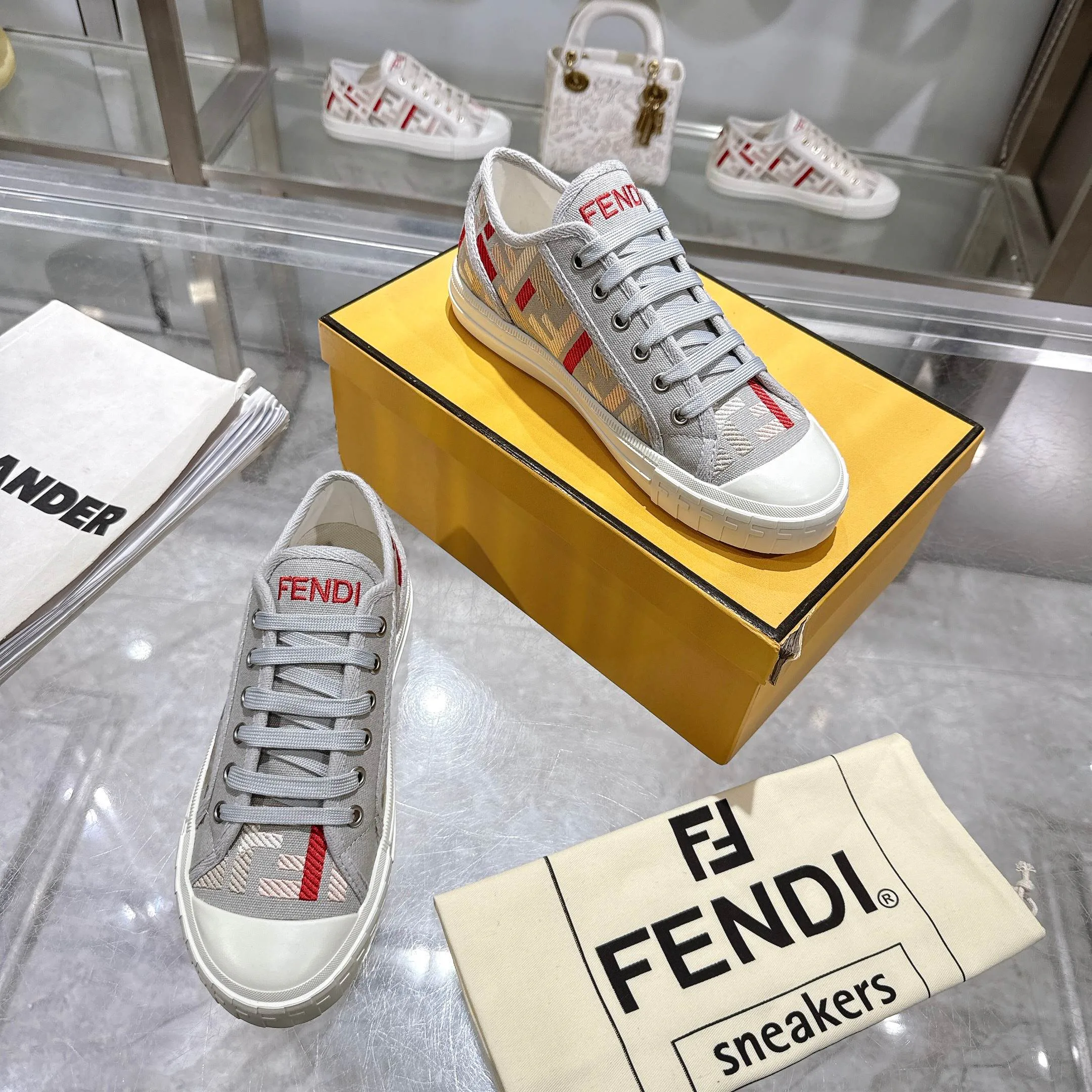 Кроссовки Женские Fendi 12865169