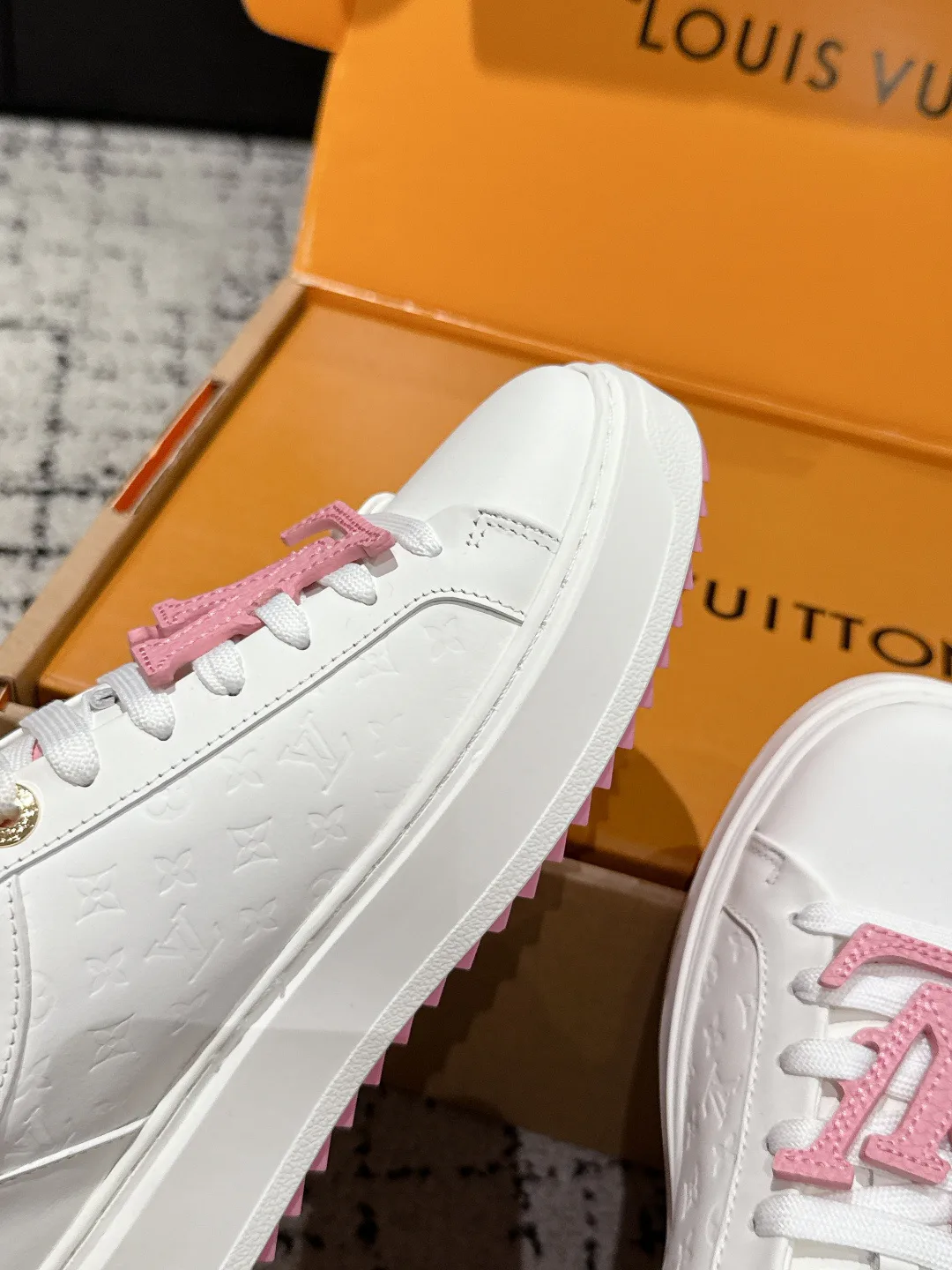 Кроссовки Женские Louis Vuitton 4502476