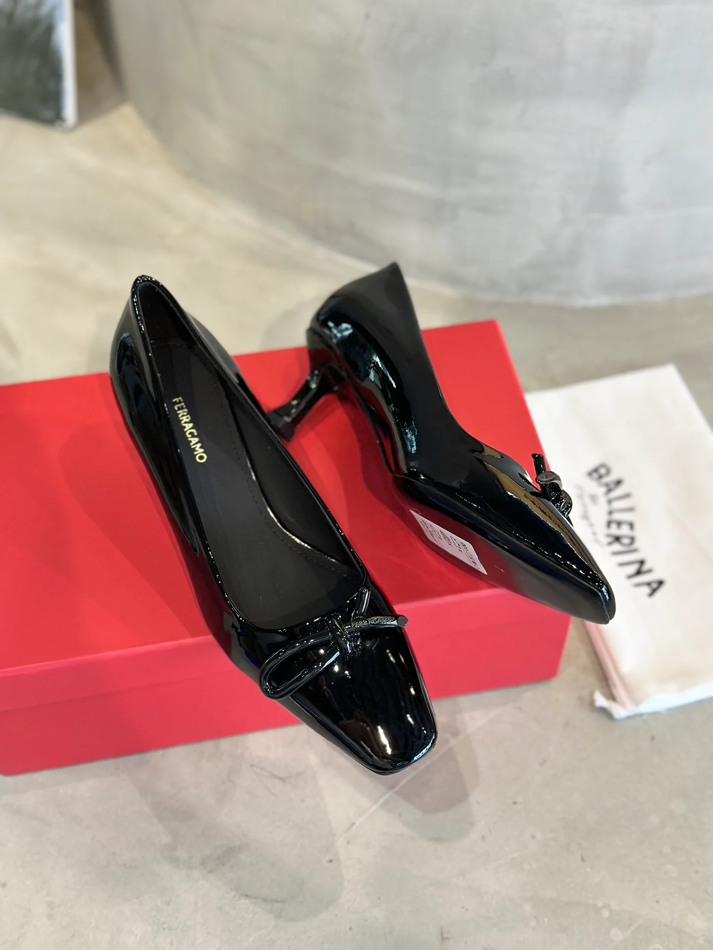 Туфли Женские Salvatore Ferragamo 18340735
